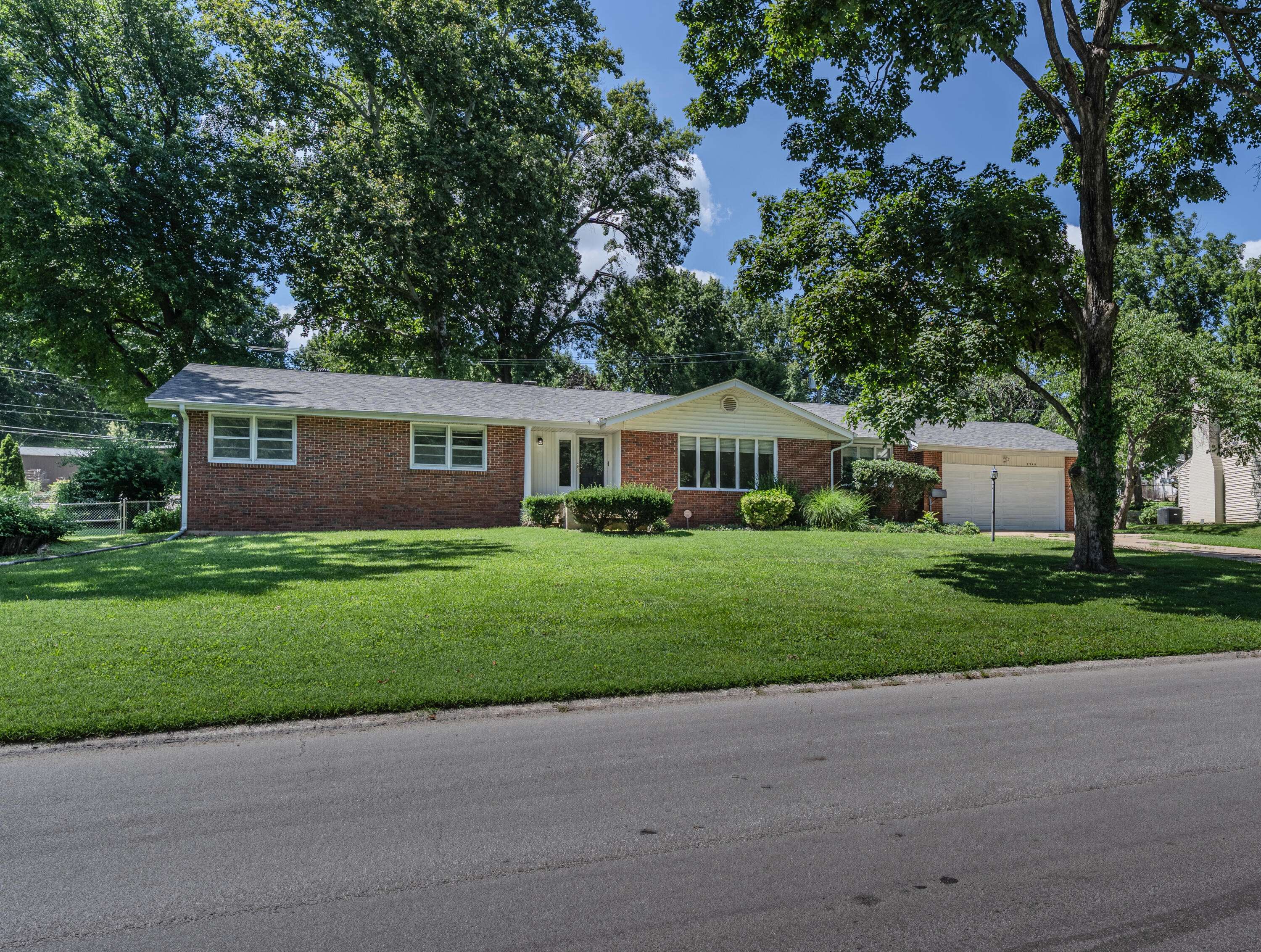 2349 S Catalina AVE, Springfield, MO 65804