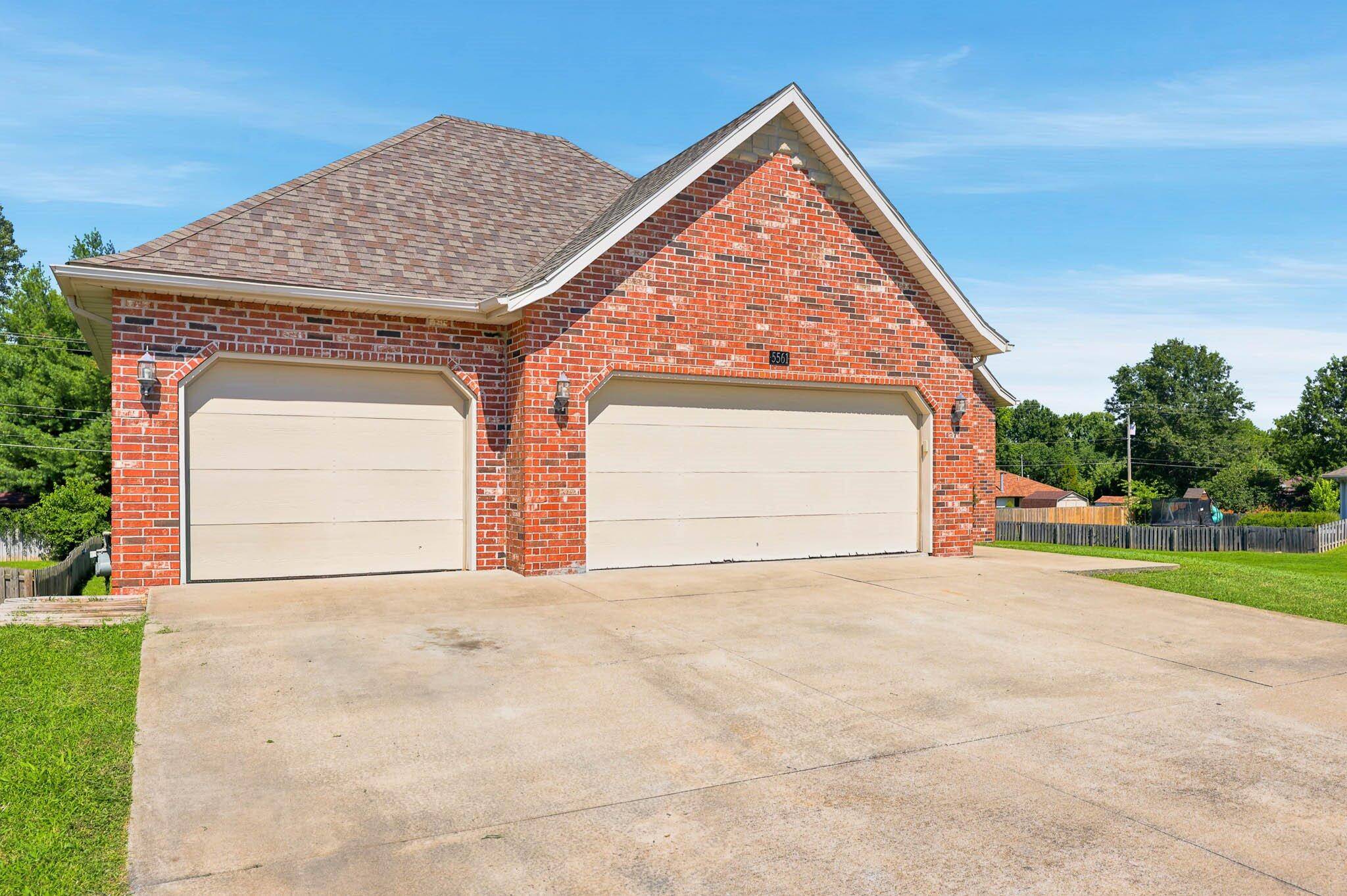 5561 S Pinehurst AVE, Springfield, MO 65810