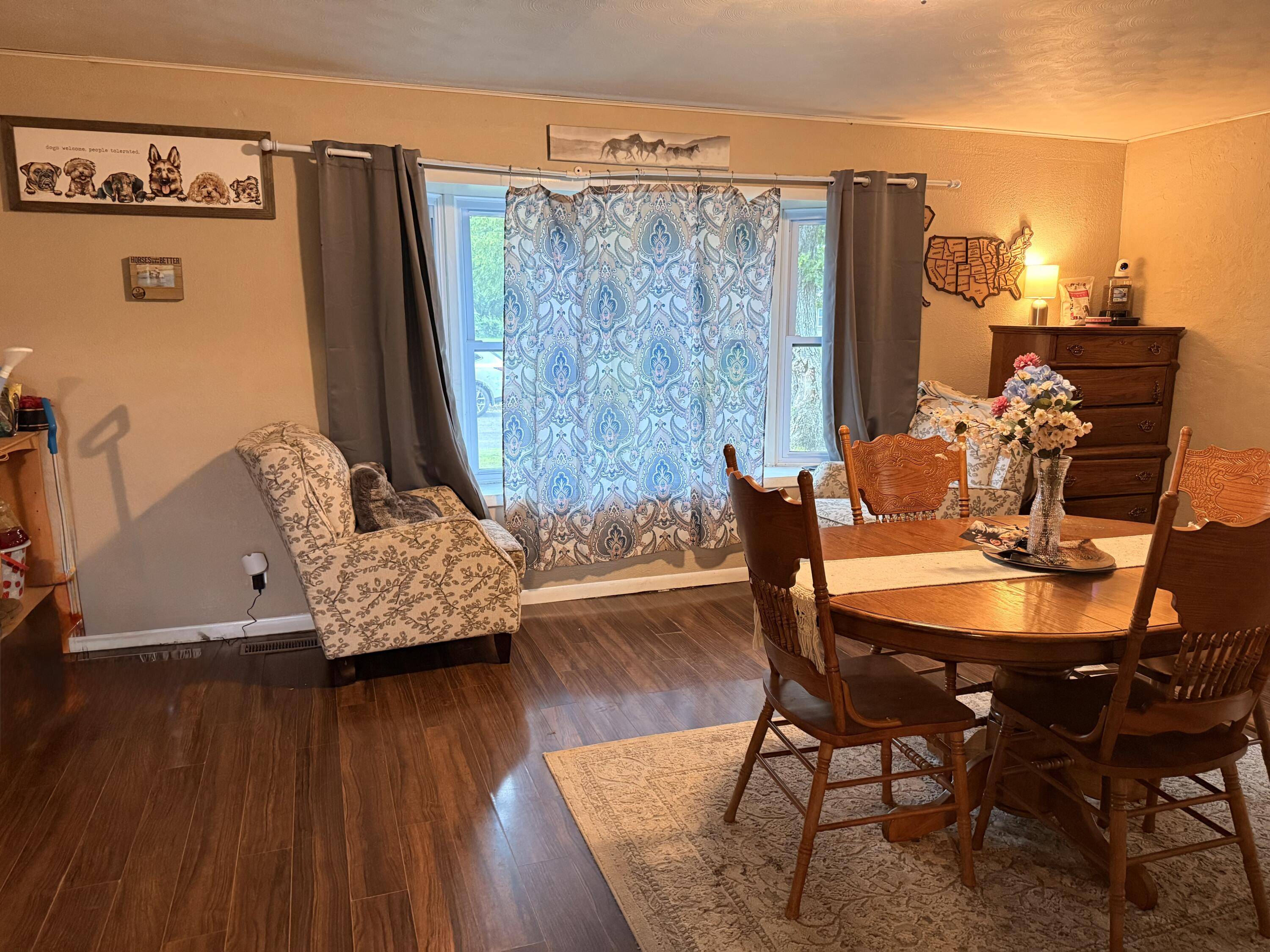 220 S Center ST, Mountain Grove, MO 65711