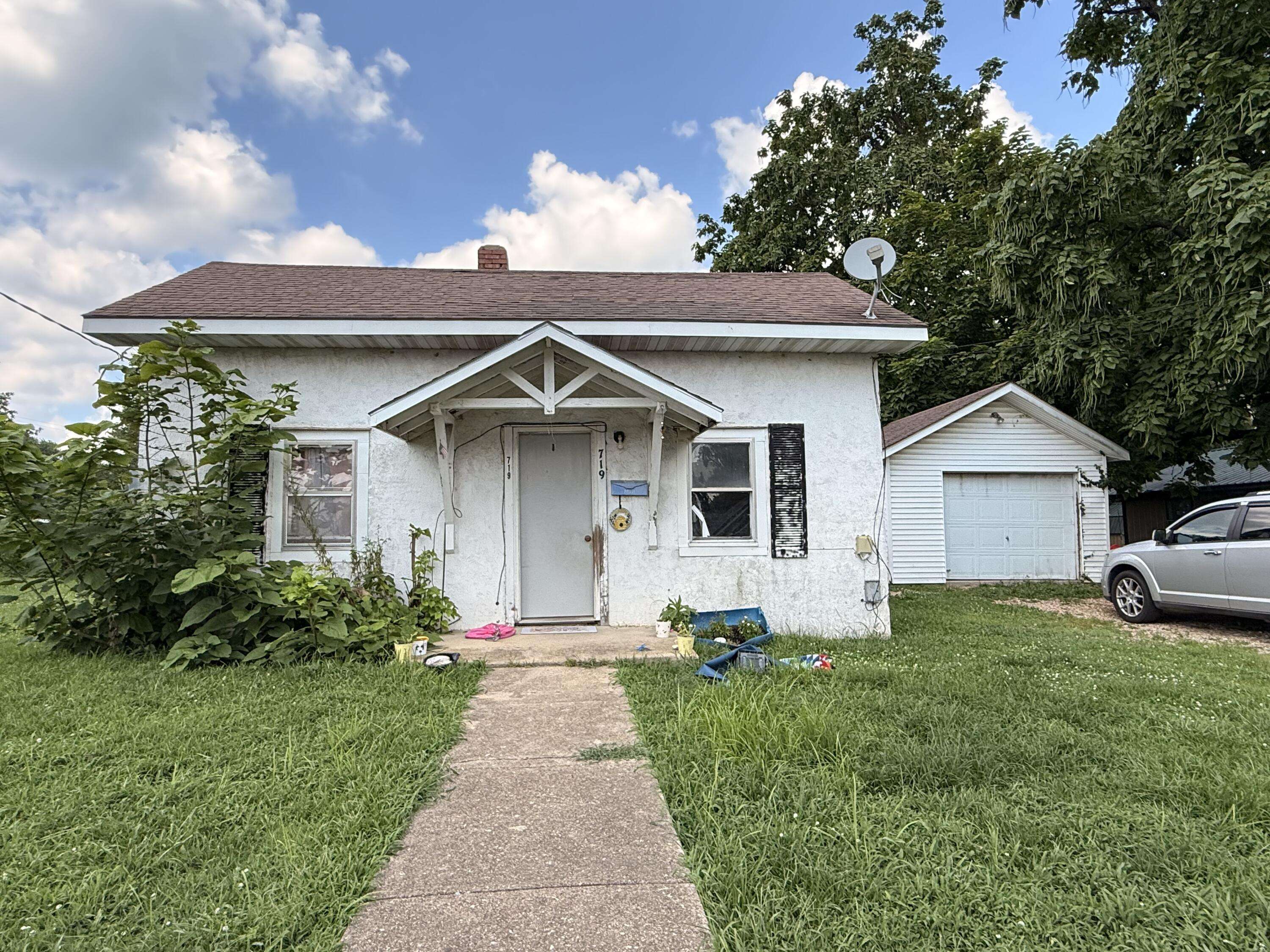 719 W Frisco ST, Mountain Grove, MO 65711