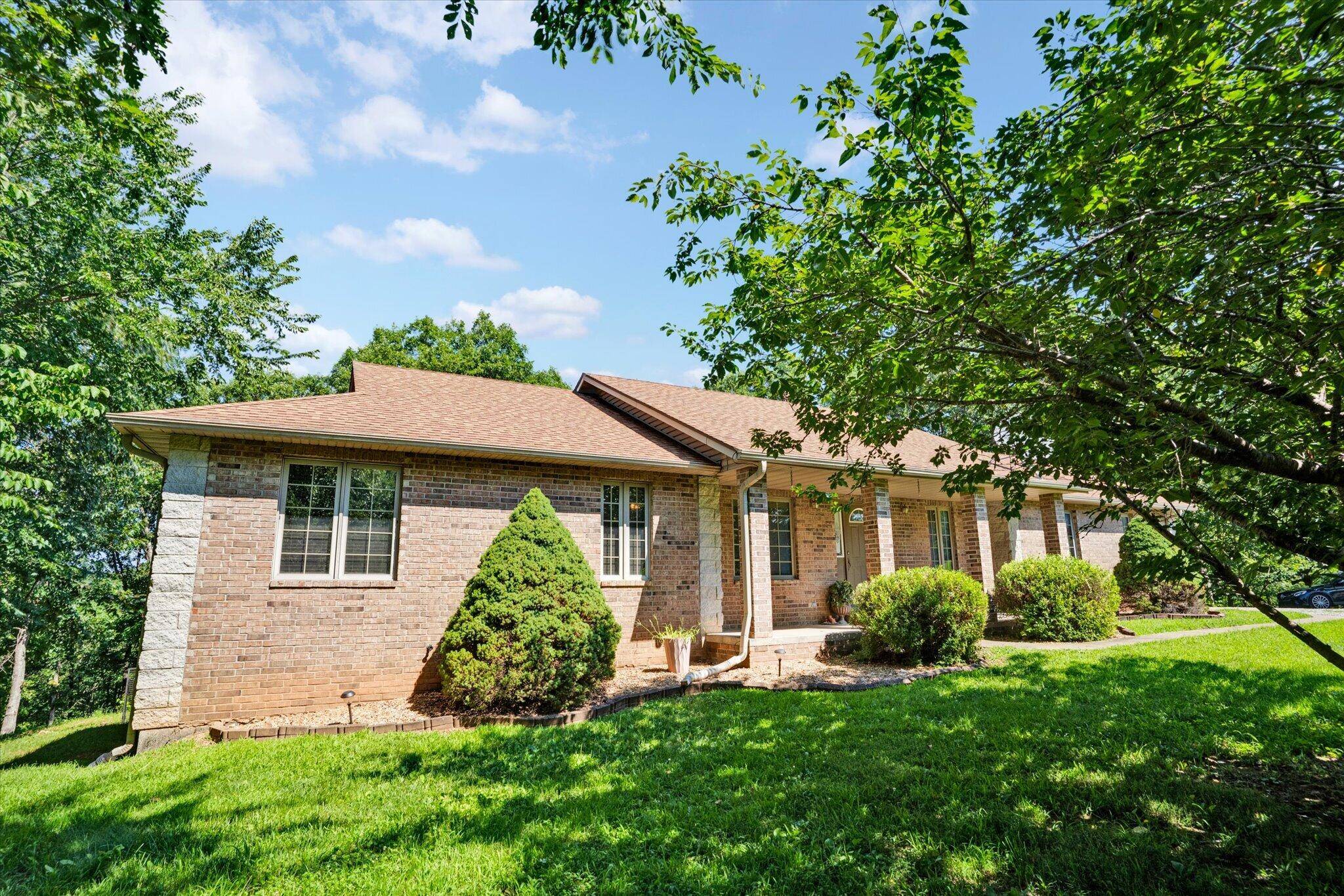 538 Munson Hill DR, Marshfield, MO 65706
