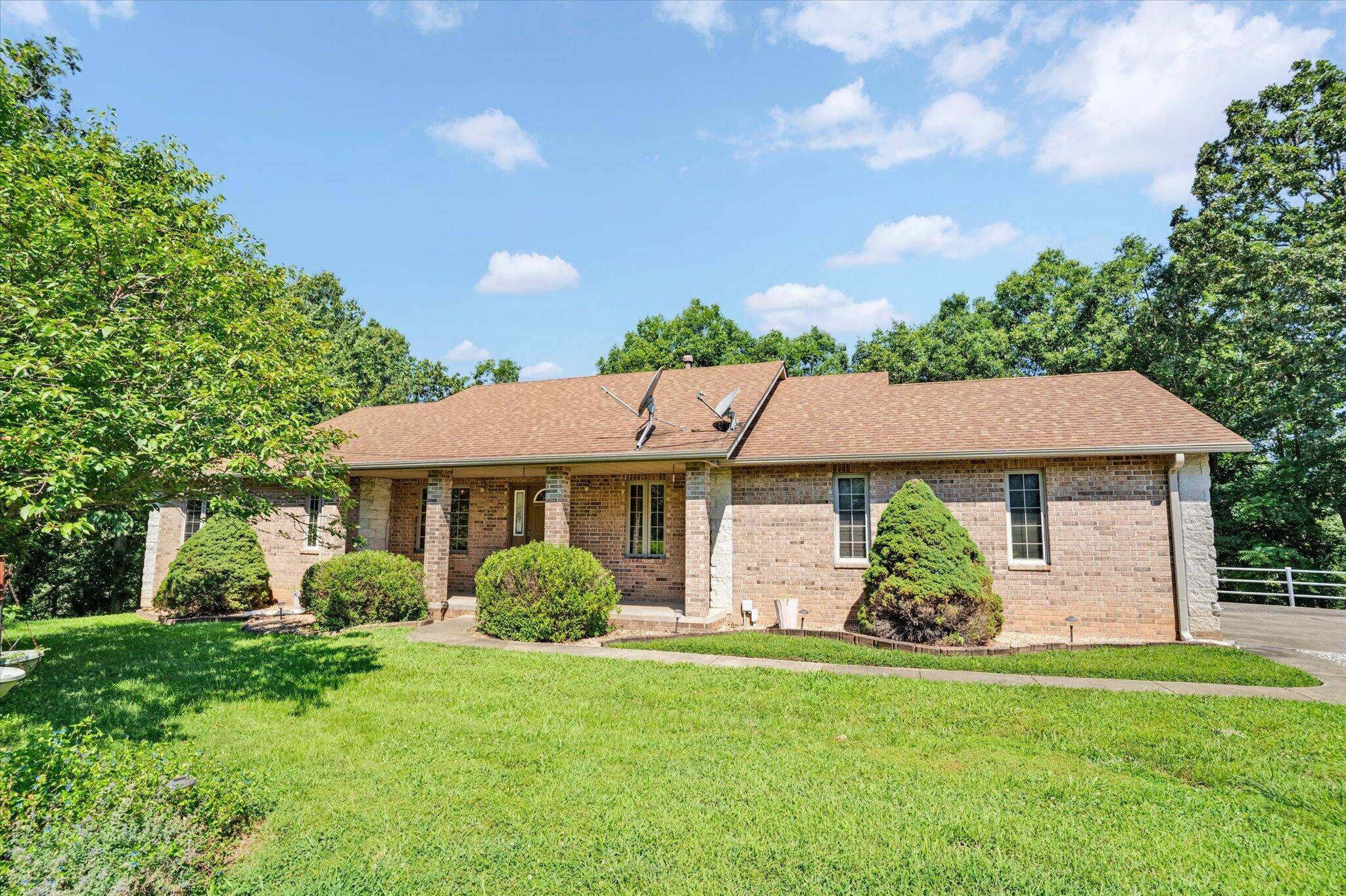 538 Munson Hill DR, Marshfield, MO 65706