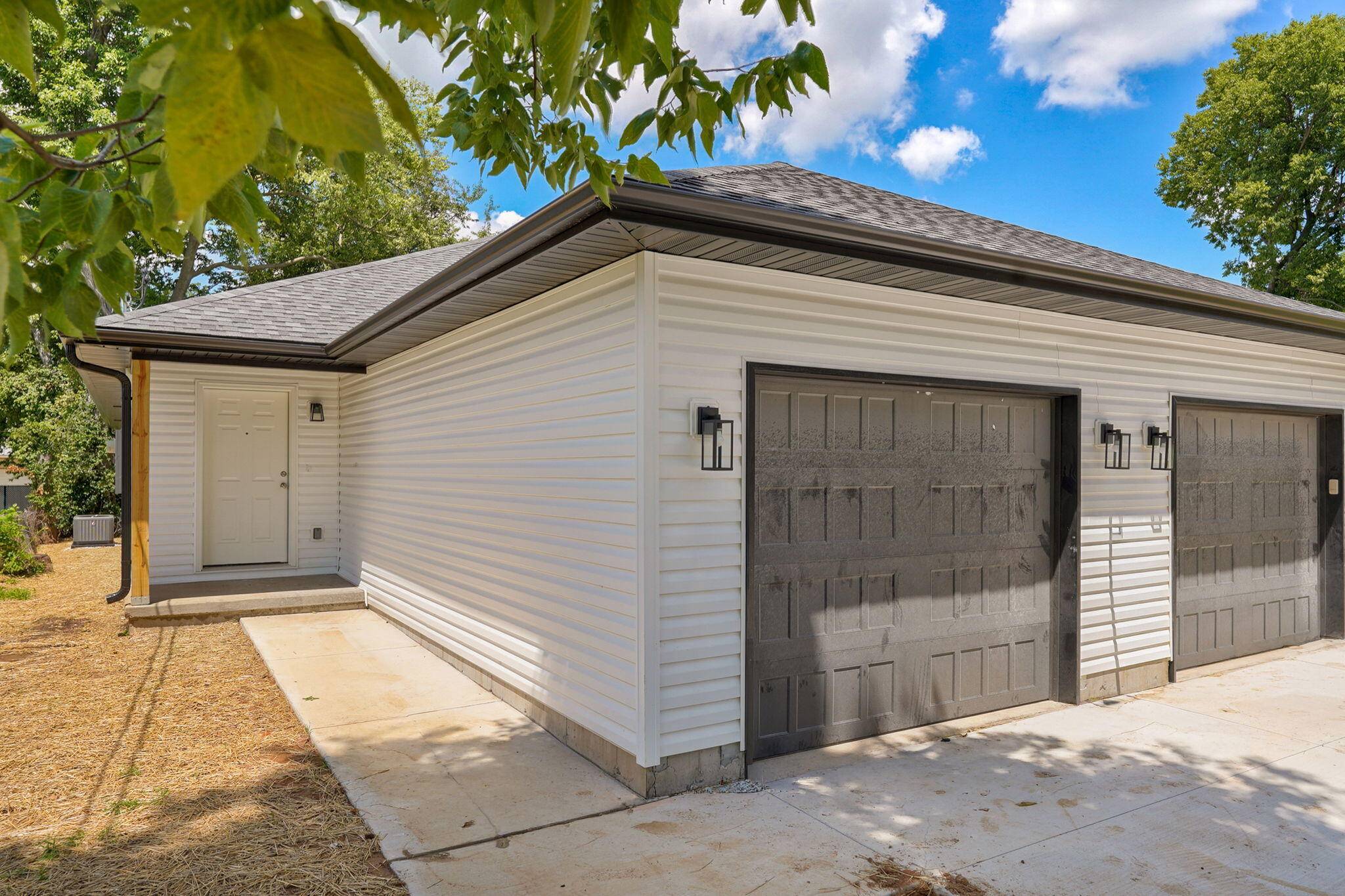 717 N Weaver AVE, Springfield, MO 65802