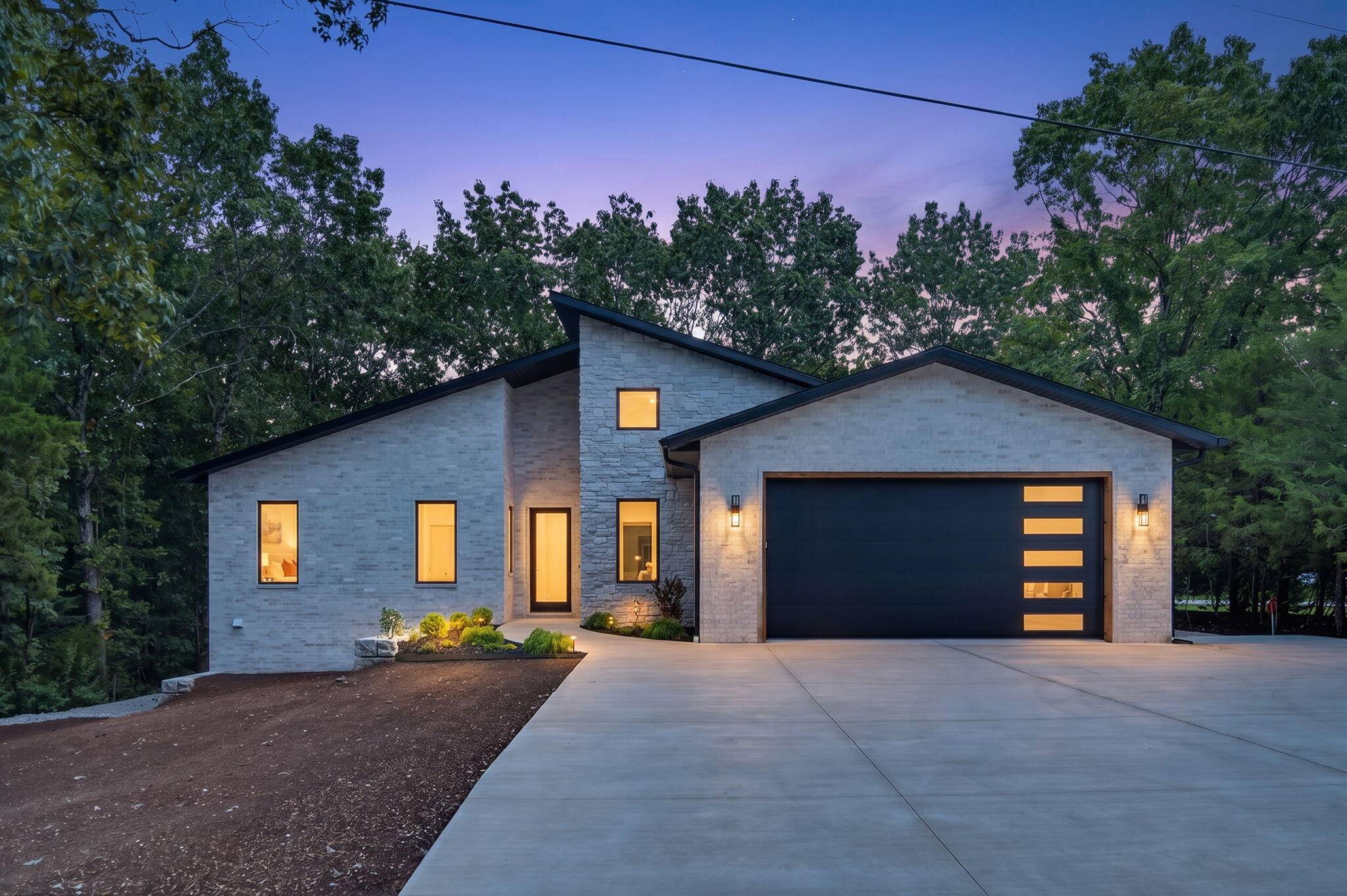 1 Midview DR, Kimberling City, MO 65686
