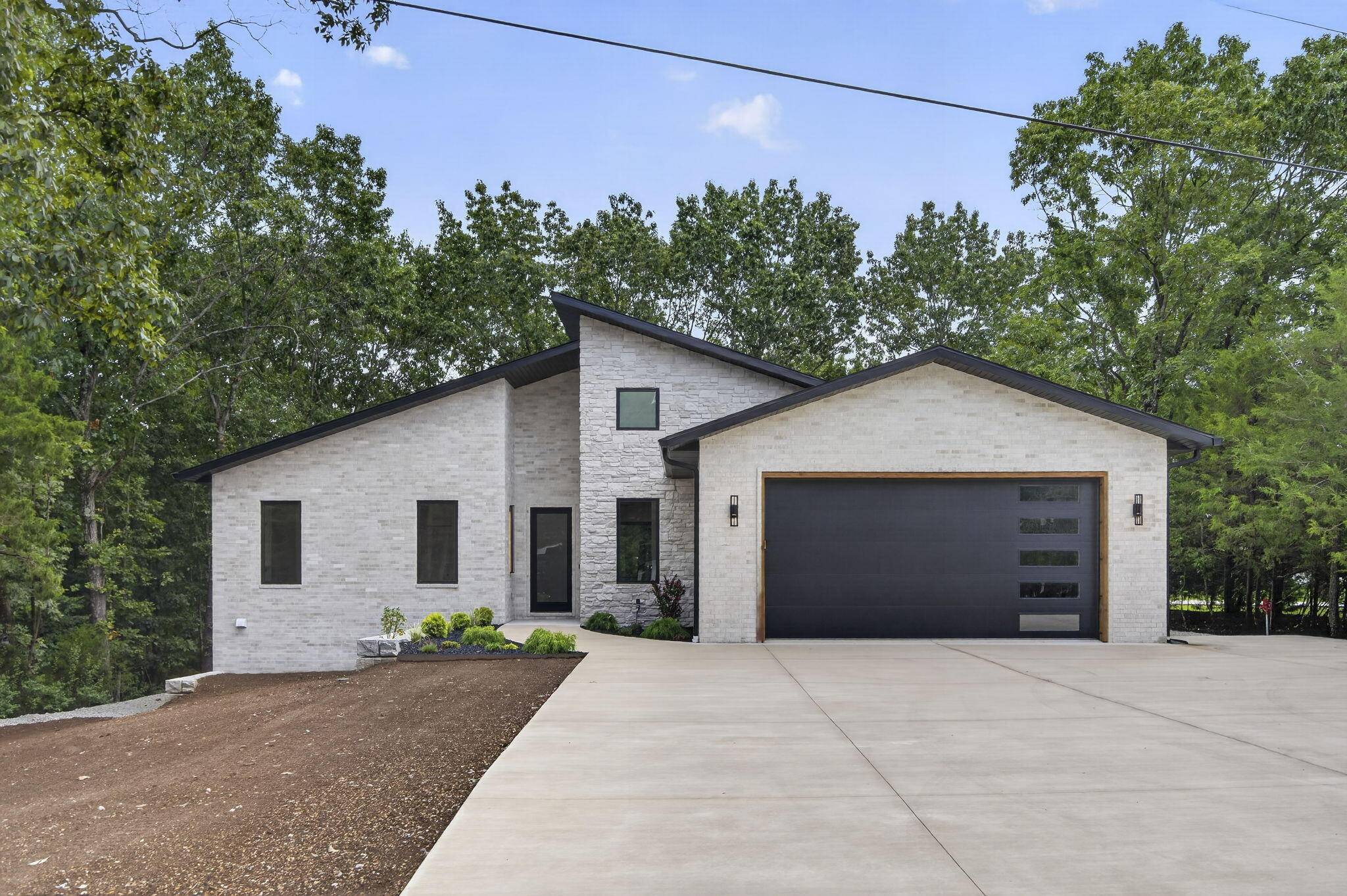 1 Midview DR, Kimberling City, MO 65686