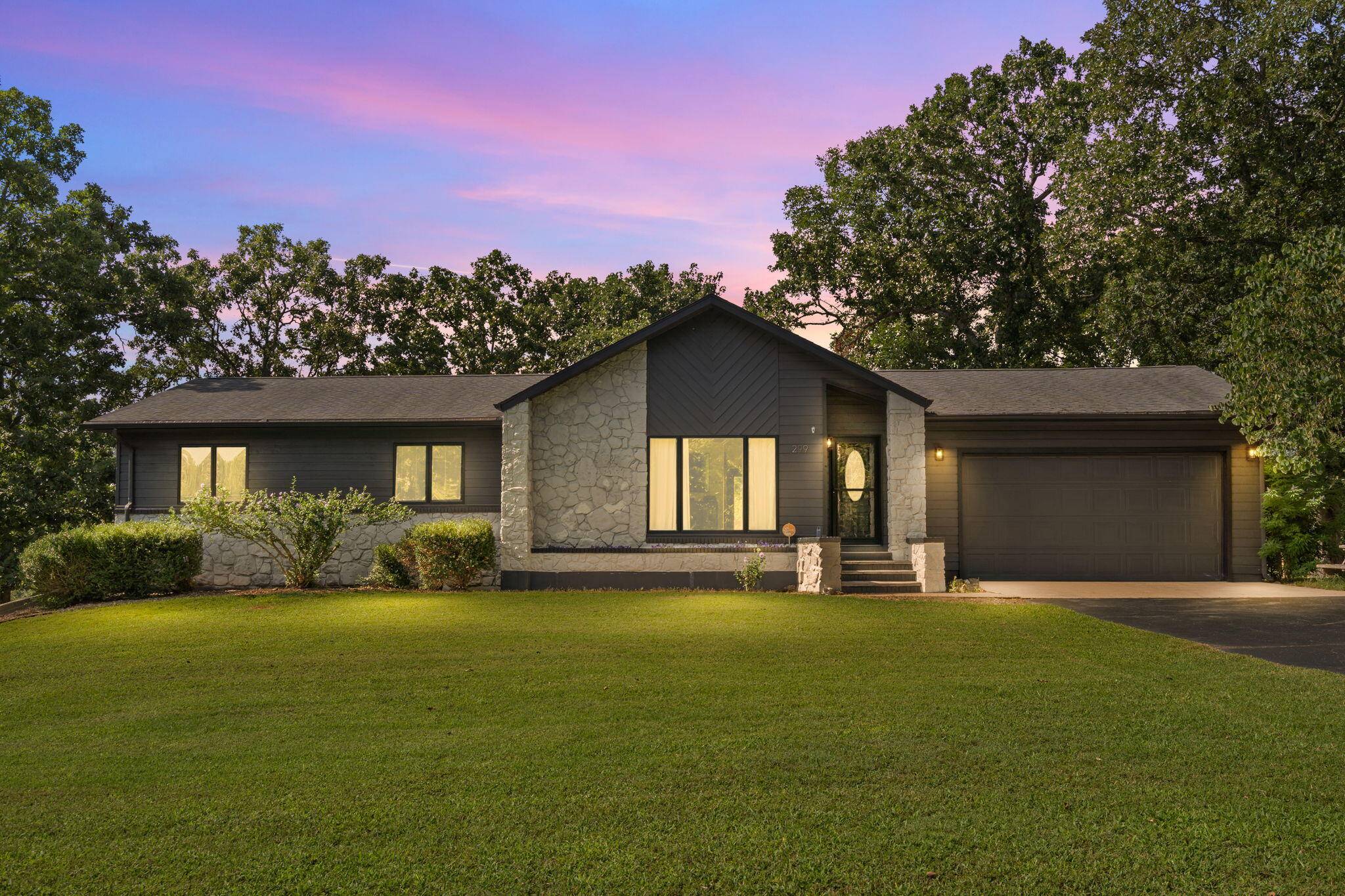 299 Sunny Brook DR, Branson, MO 65616