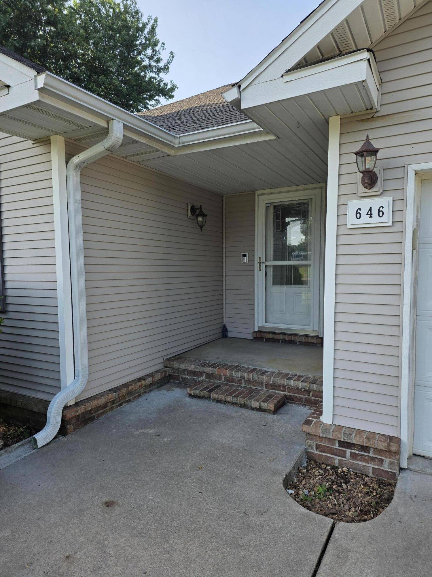 646 E Woodland ST, Republic, MO 65738