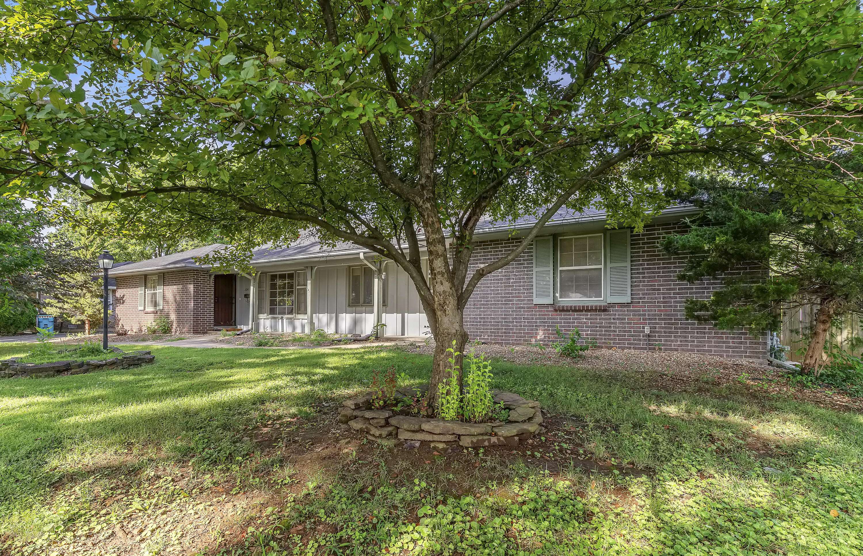2039 2041 S Barcliff AVE, Springfield, MO 65804