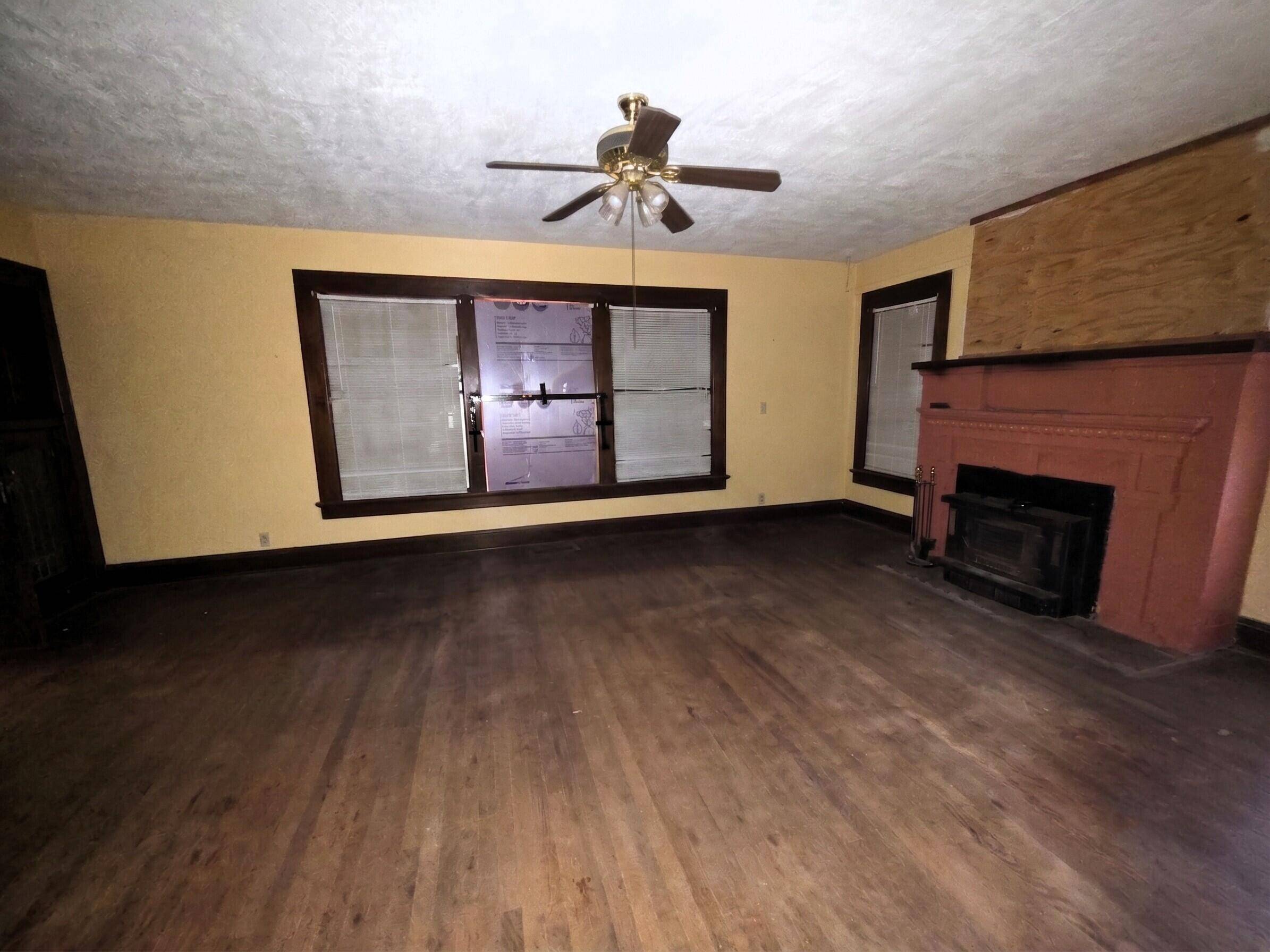 115 N Locust ST, Buffalo, MO 65622