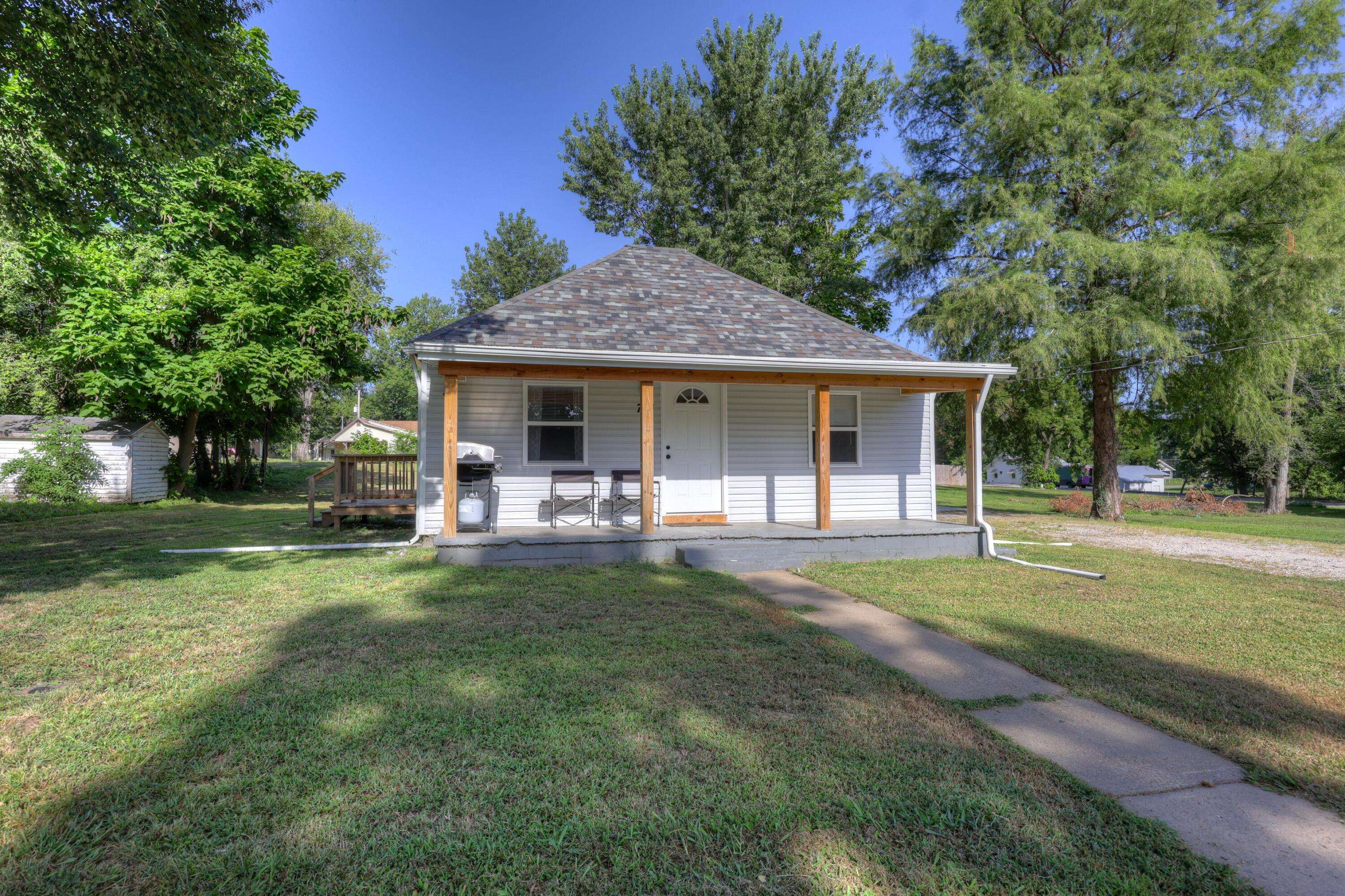 717 N Adams ST, Nevada, MO 64772