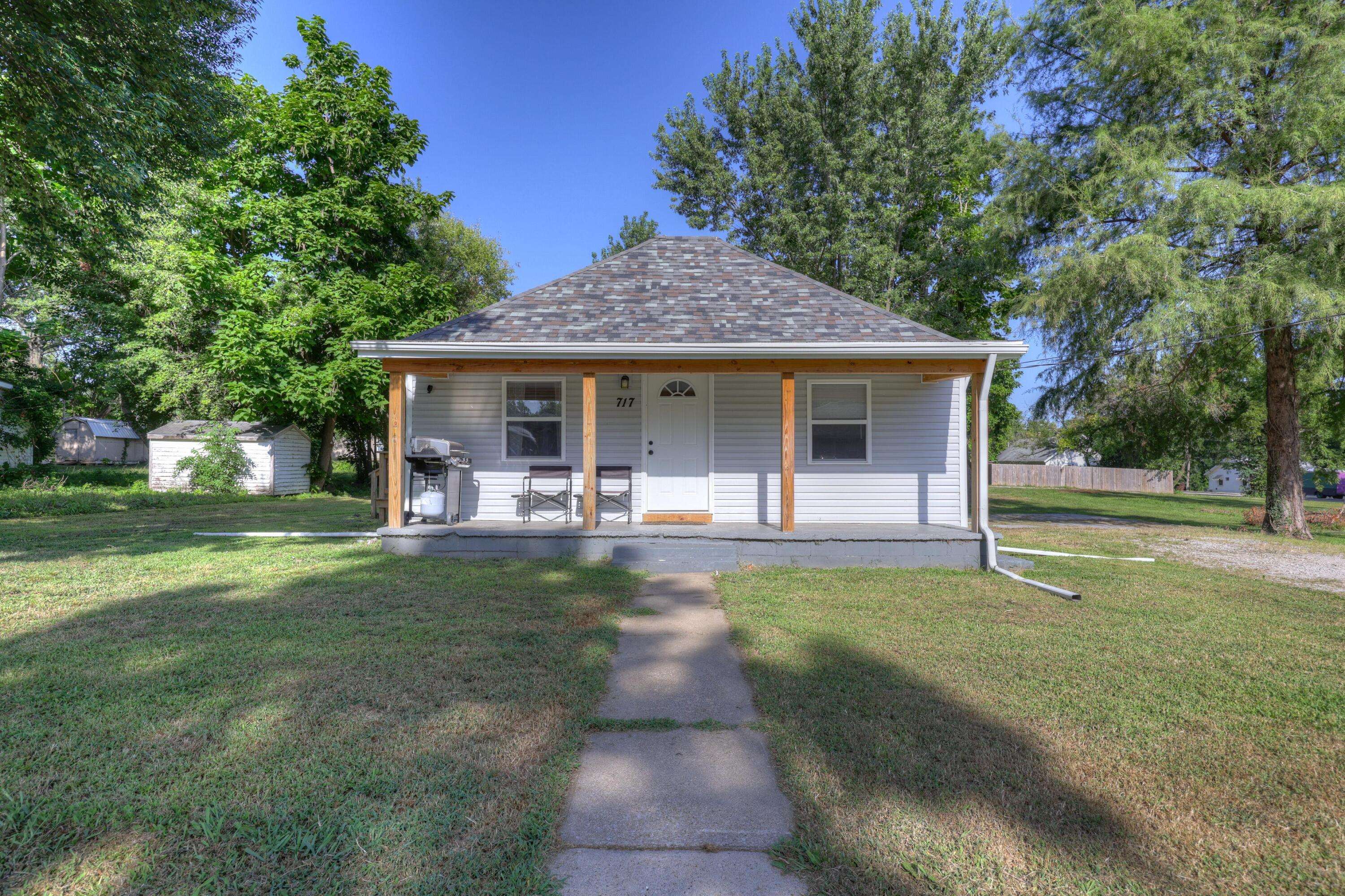 717 N Adams ST, Nevada, MO 64772