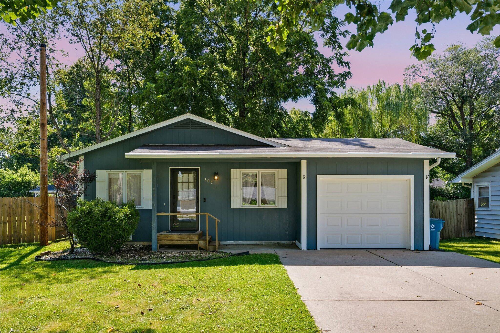 305 N Missouri AVE, Nixa, MO 65714