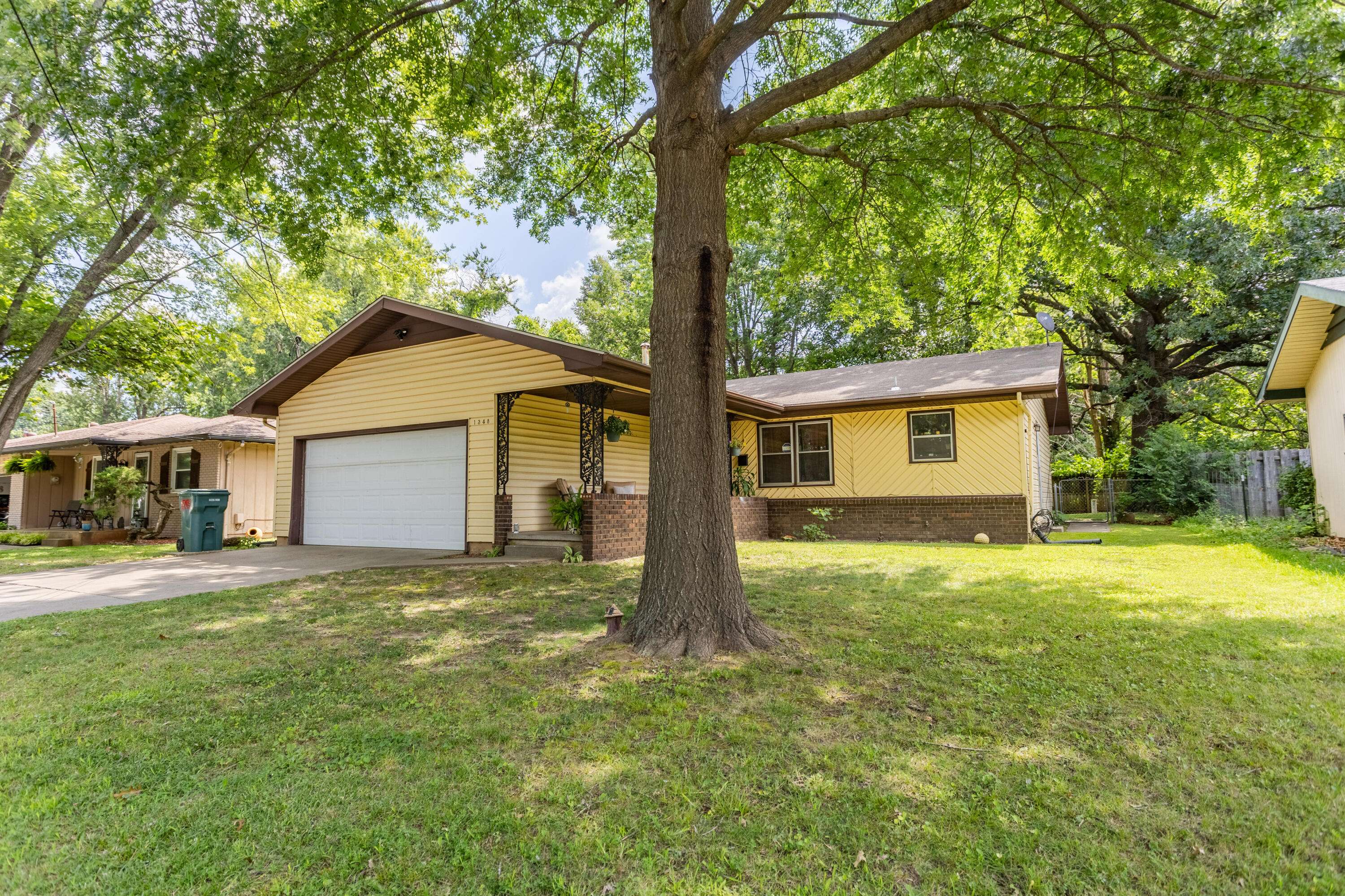 1348 S Arcadia AVE, Springfield, MO 65804