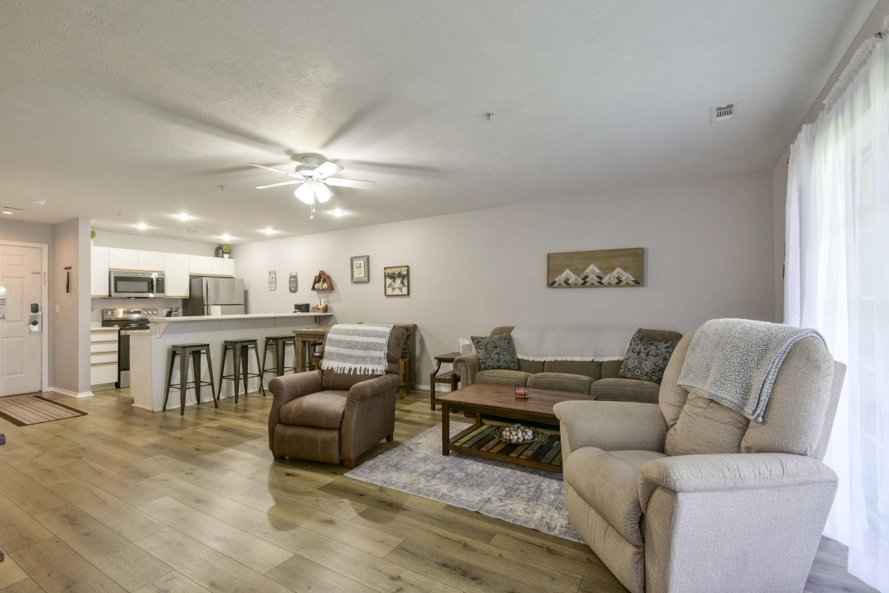 120 Spring Creek CT #Apt 16, Branson, MO 65616