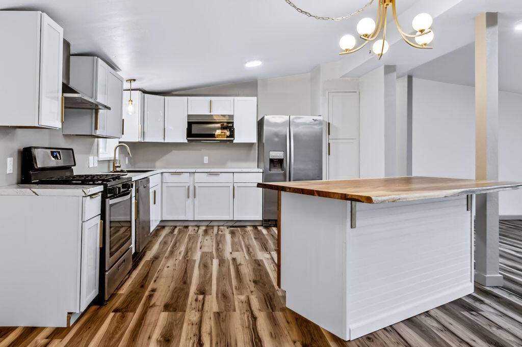 198 SE 51 RD, Warrensburg, MO 64093