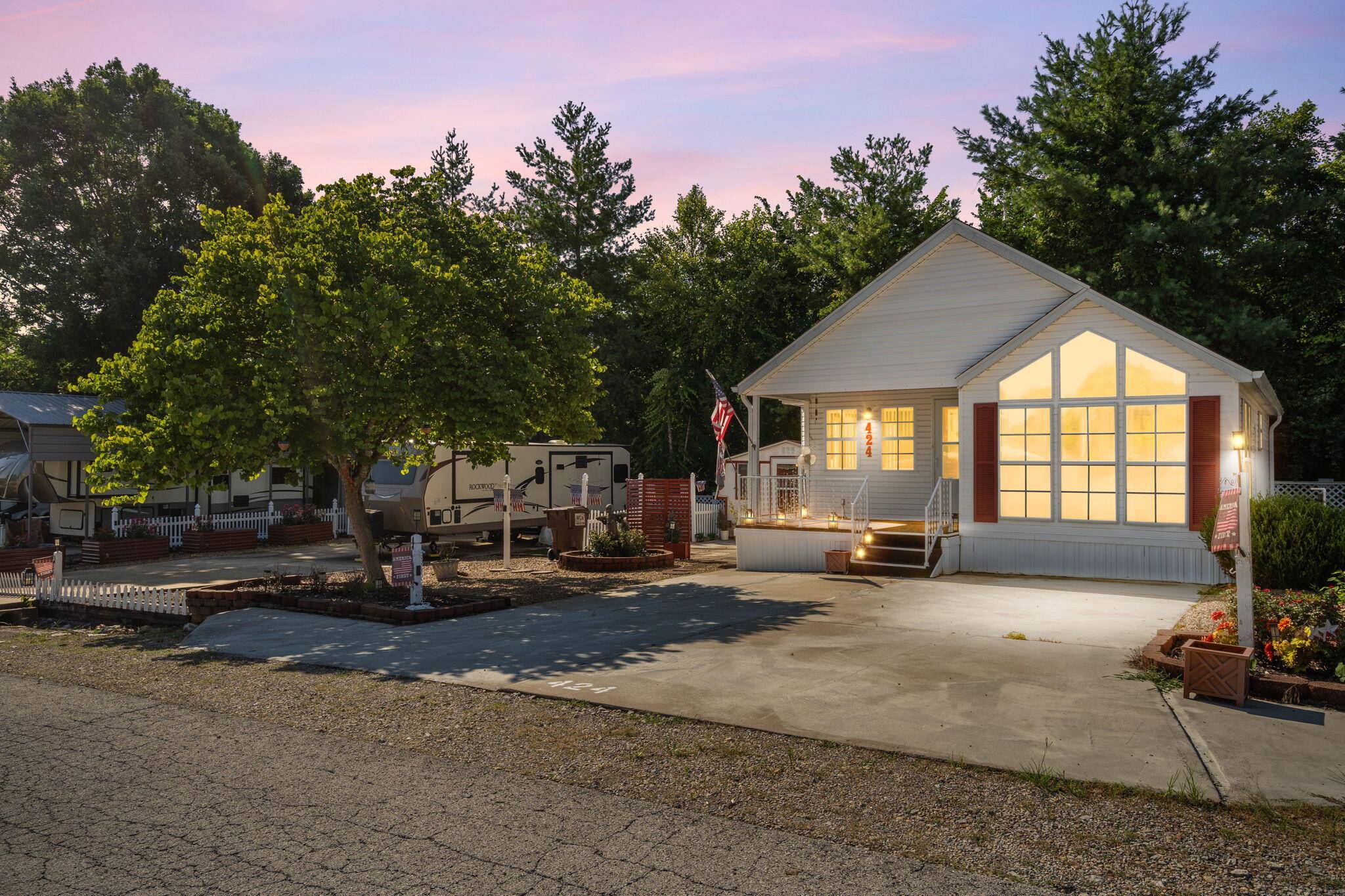 424 & 426 Monarch DR, Branson, MO 65616