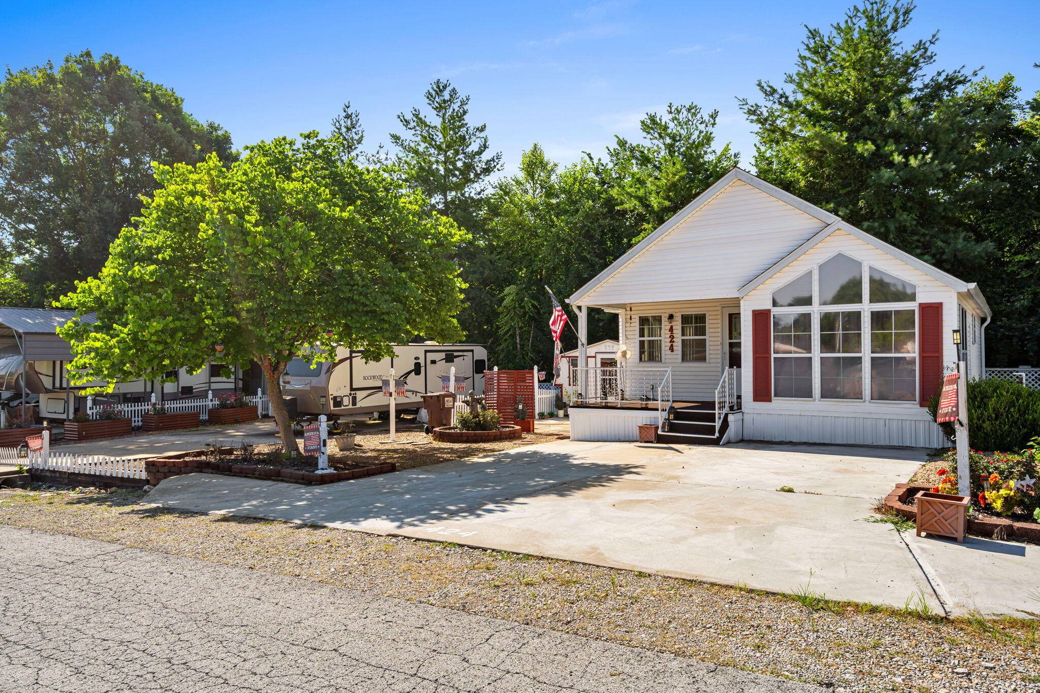 424 & 426 Monarch DR, Branson, MO 65616