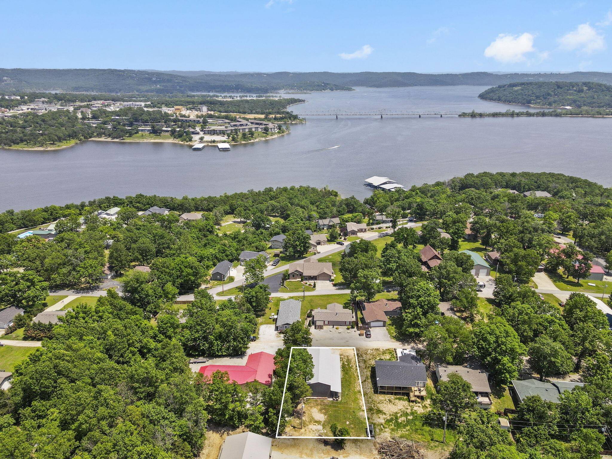101 Teepee LN, Kimberling City, MO 65686