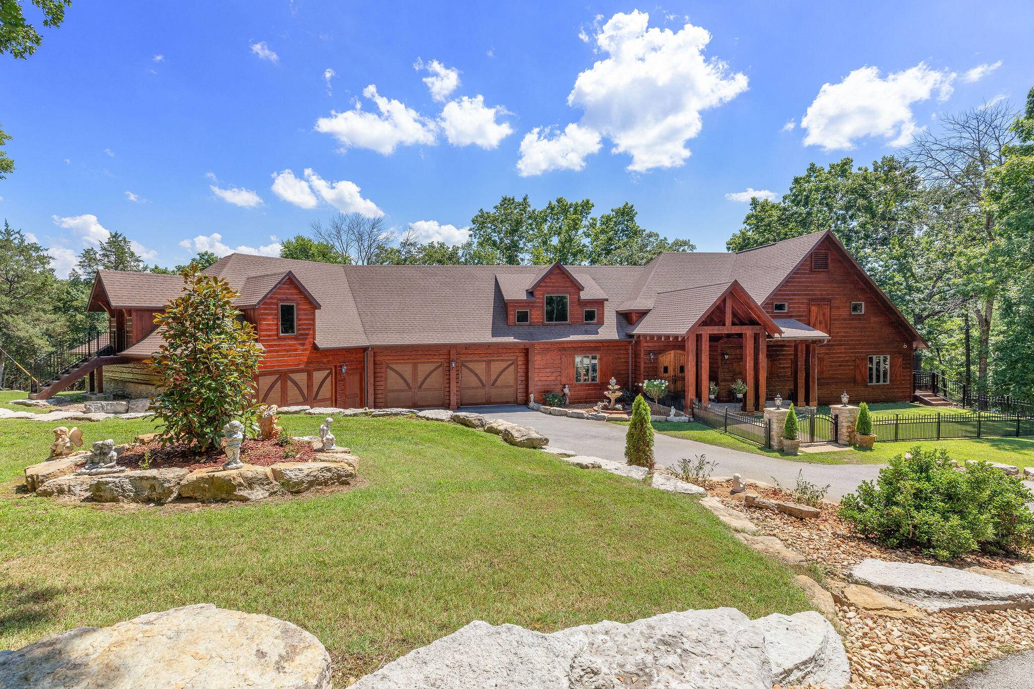 1517 Lake Bluff DR, Branson West, MO 65737