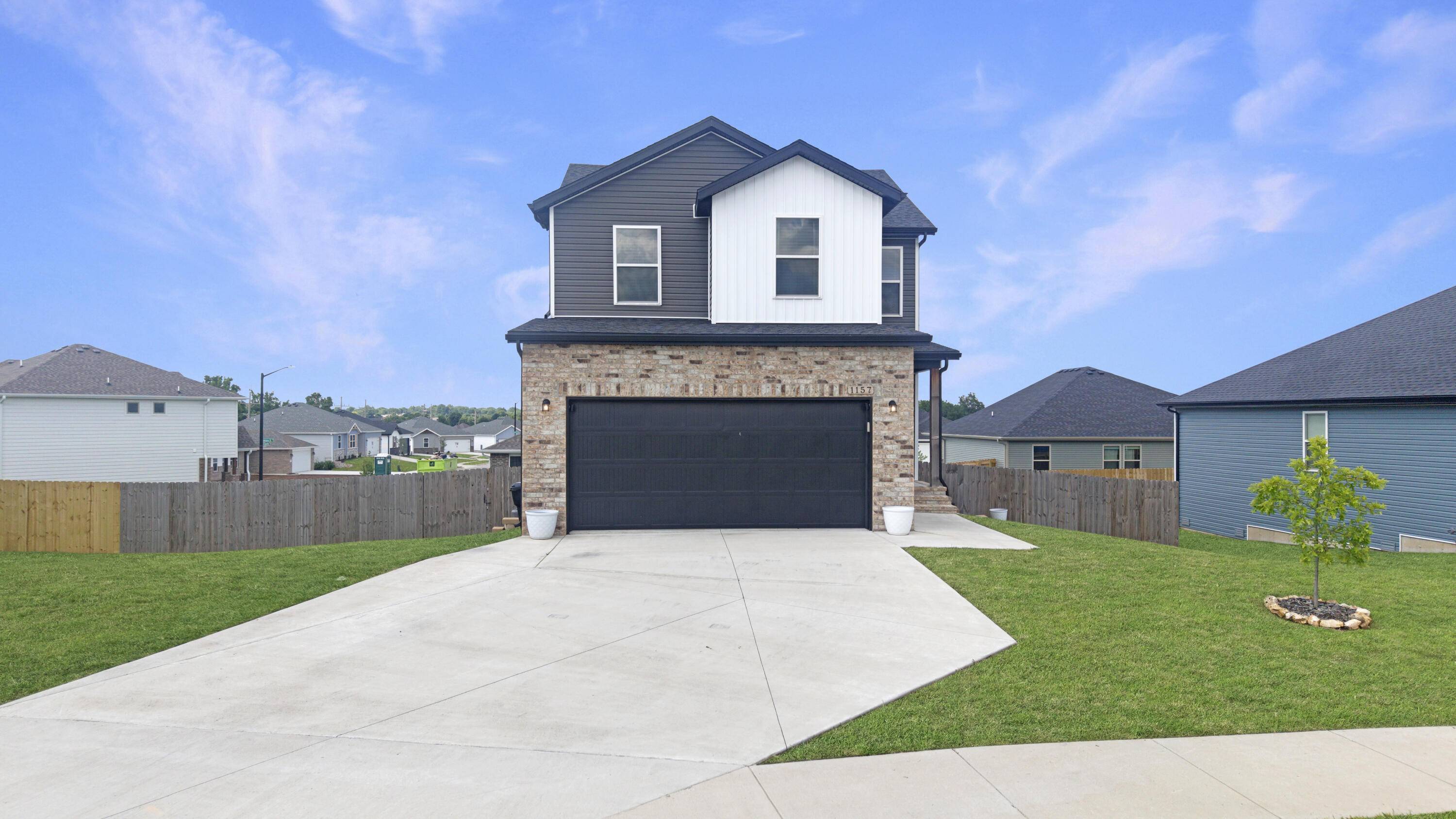 1157 E Price ST, Republic, MO 65738