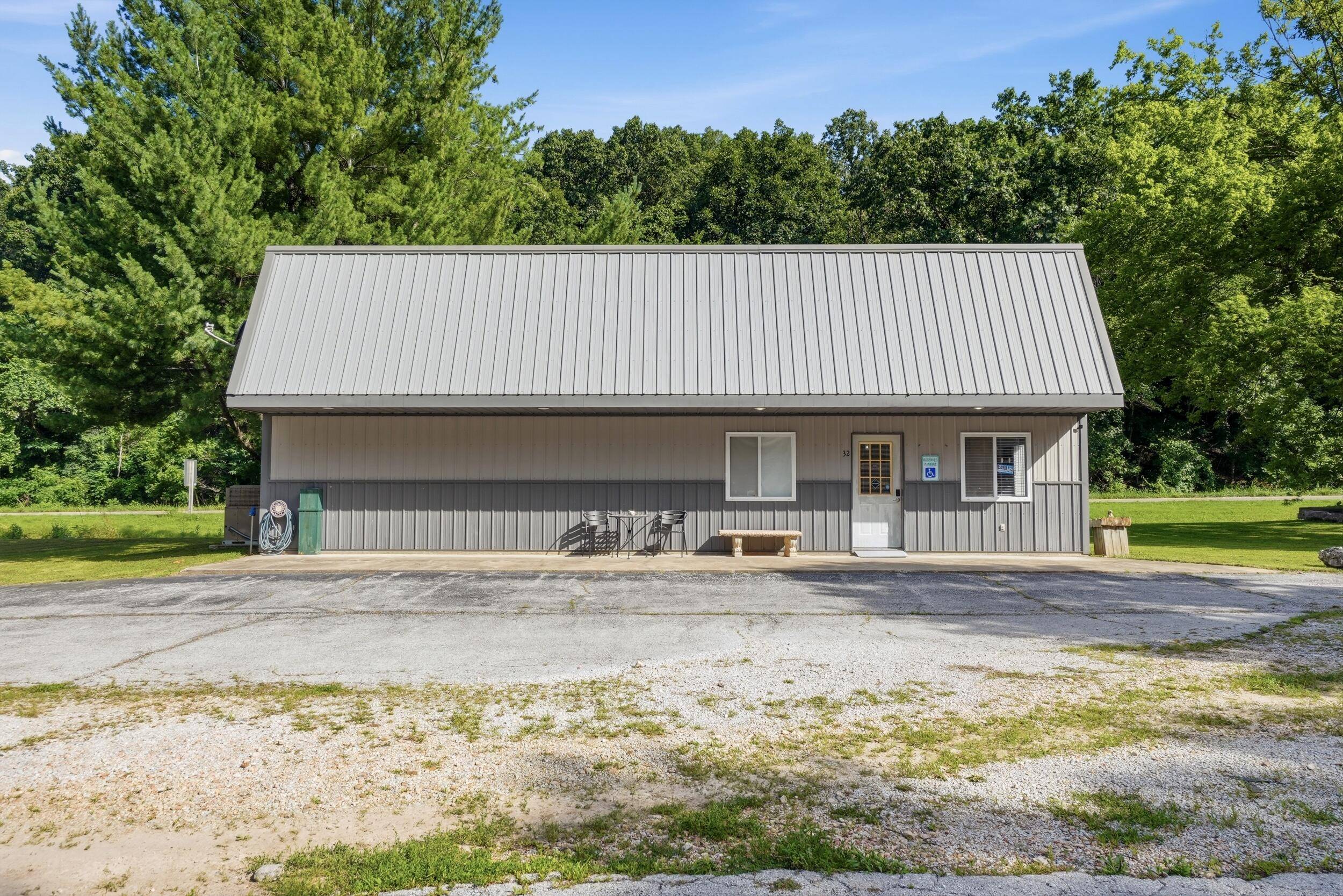32 Throneberry TRL, Anderson, MO 64831