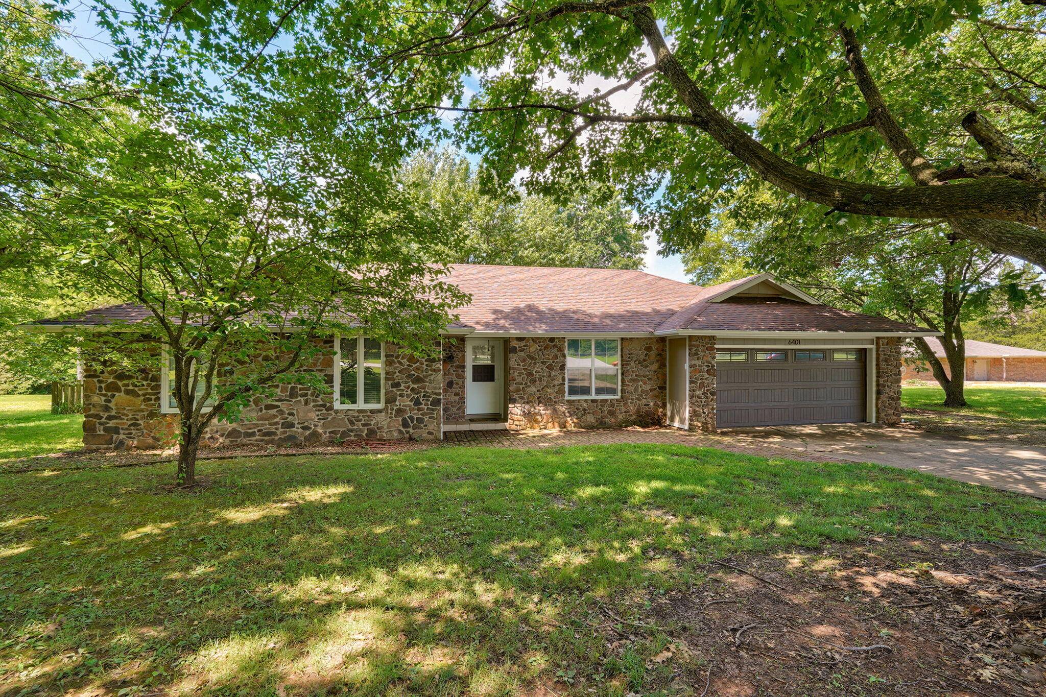 6401 N Marilyn AVE, Springfield, MO 65803