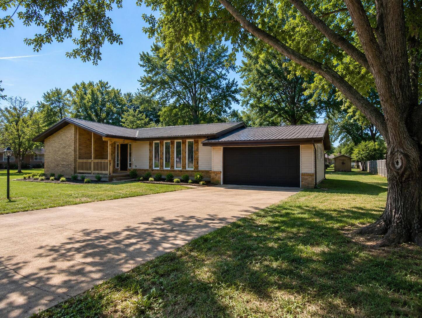 908 10th ST, Mountain Grove, MO 65711