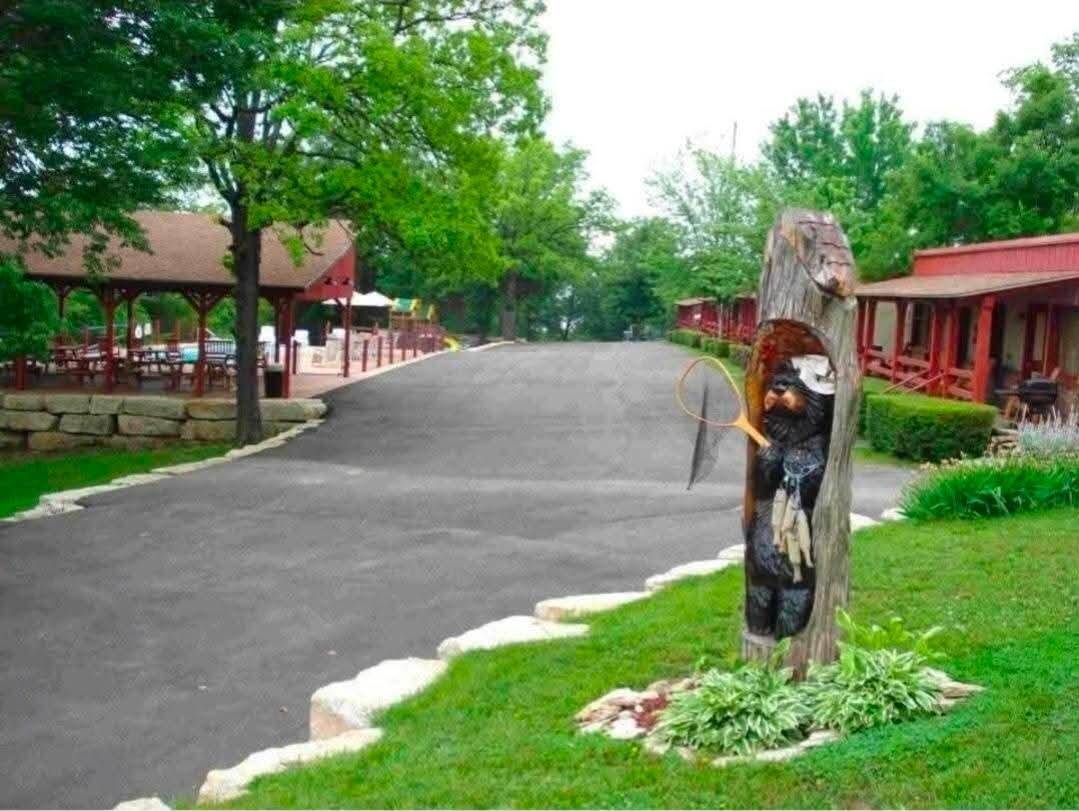 33 Lakeshore DR, Kimberling City, MO 65686