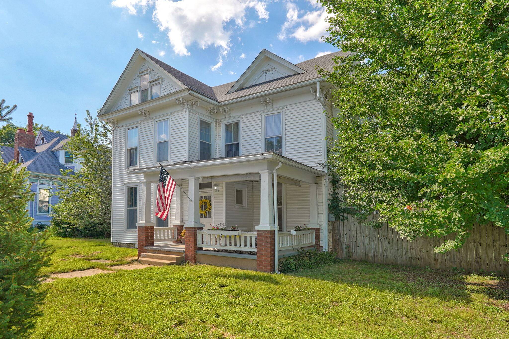 925 W Walnut ST, Springfield, MO 65806