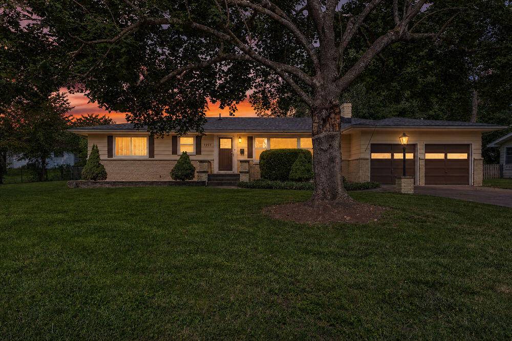 1955 S Valleyroad AVE, Springfield, MO 65804