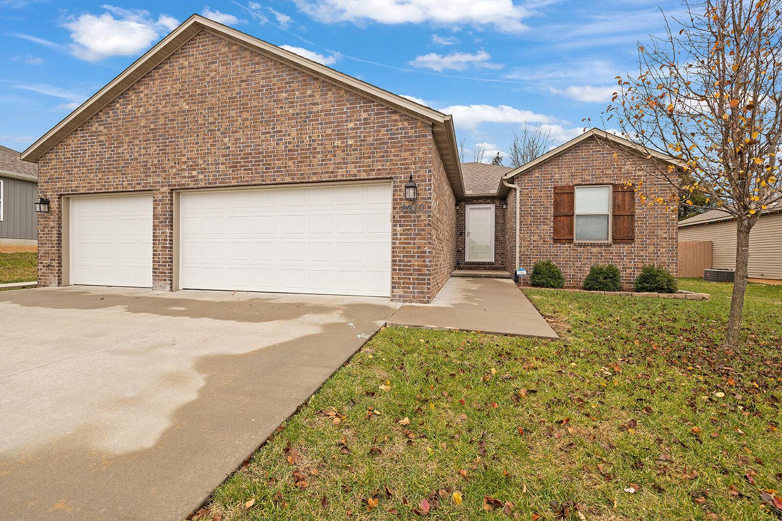 2610 W Colton AVE, Ozark, MO 65721