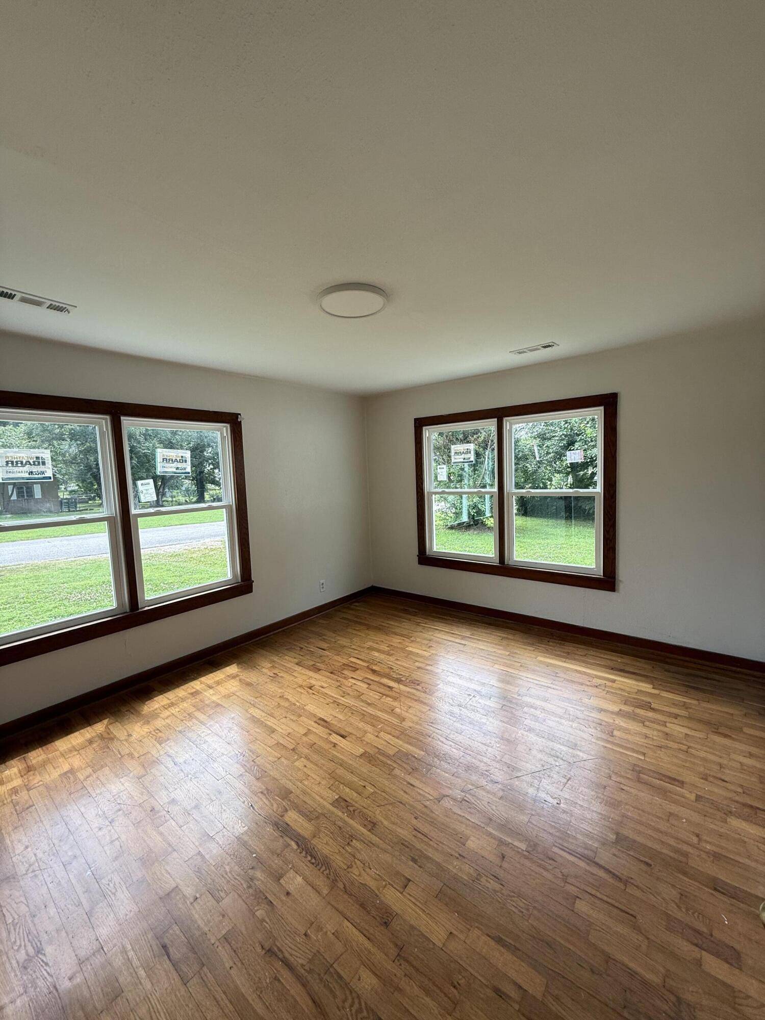 200 S Depot ST, Diamond, MO 64840
