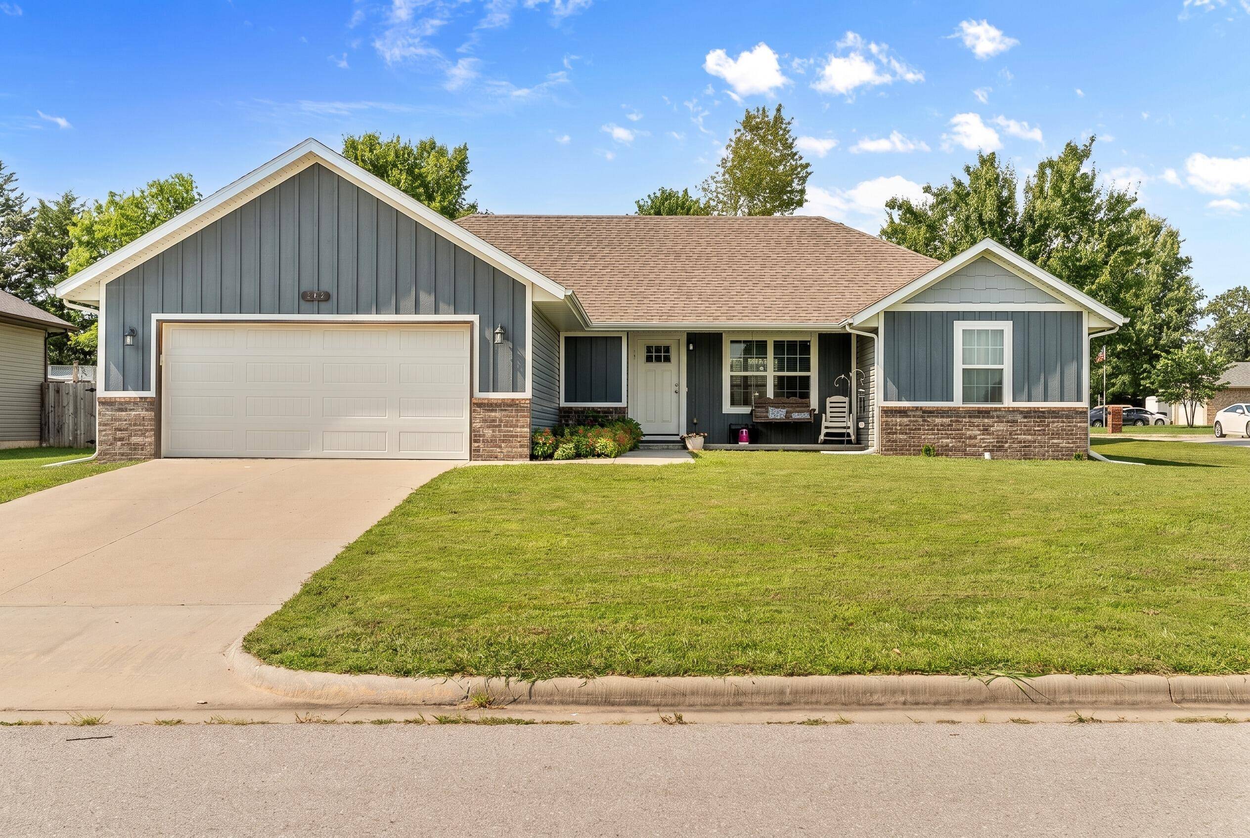 115 E Seminole ST, Strafford, MO 65757