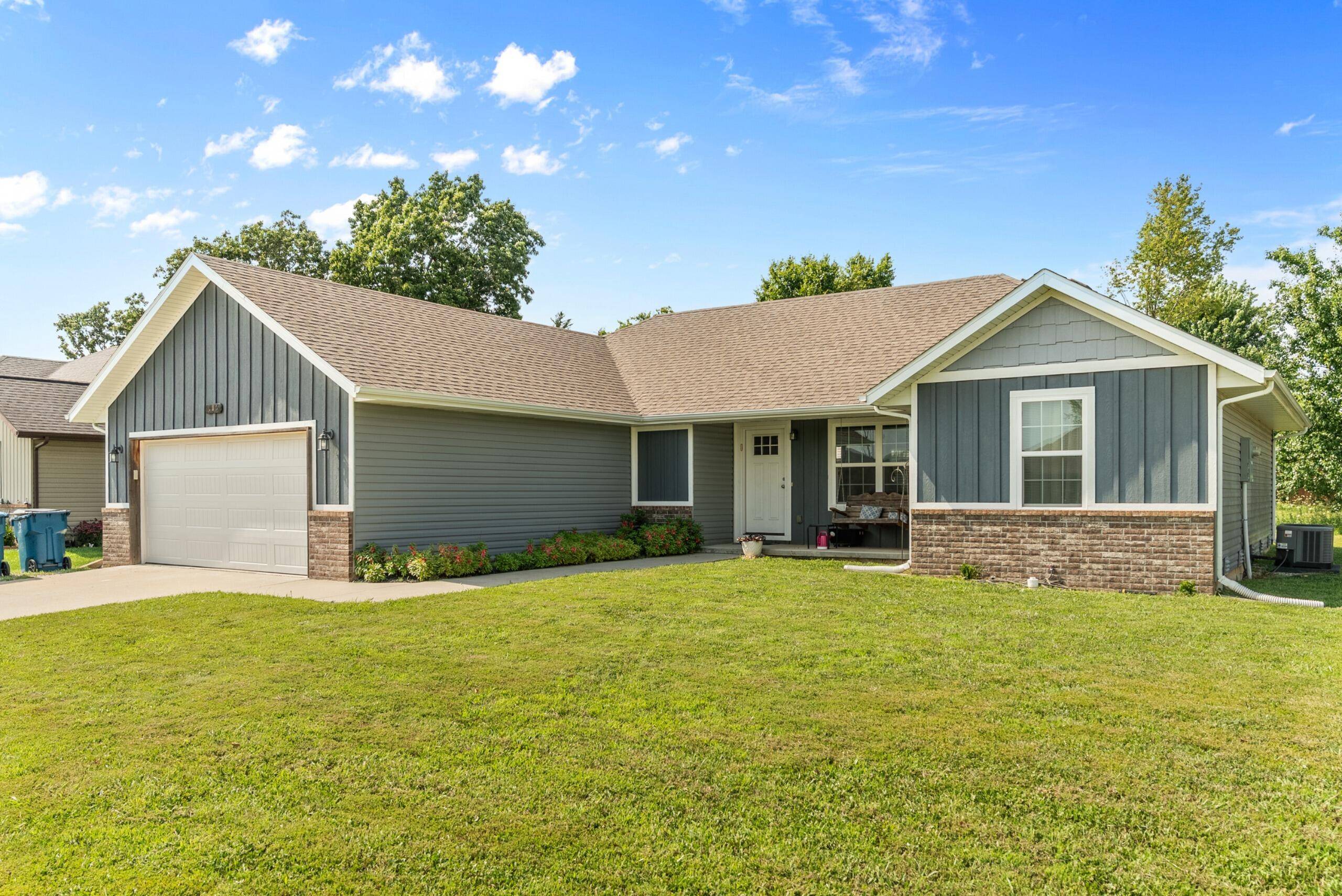 115 E Seminole ST, Strafford, MO 65757