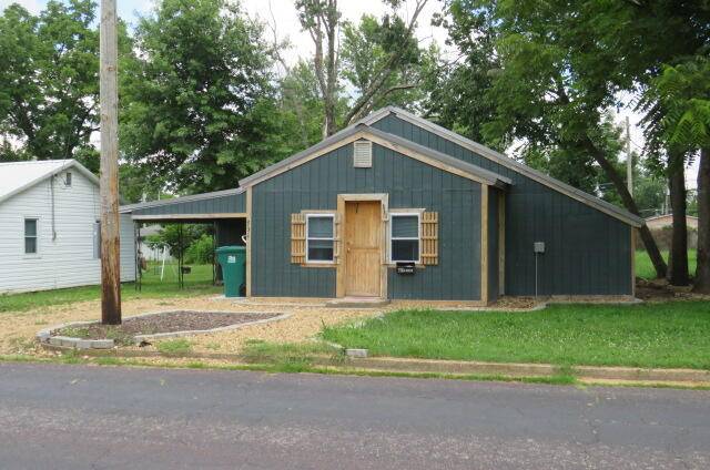 731 W North ST, Mountain Grove, MO 65711