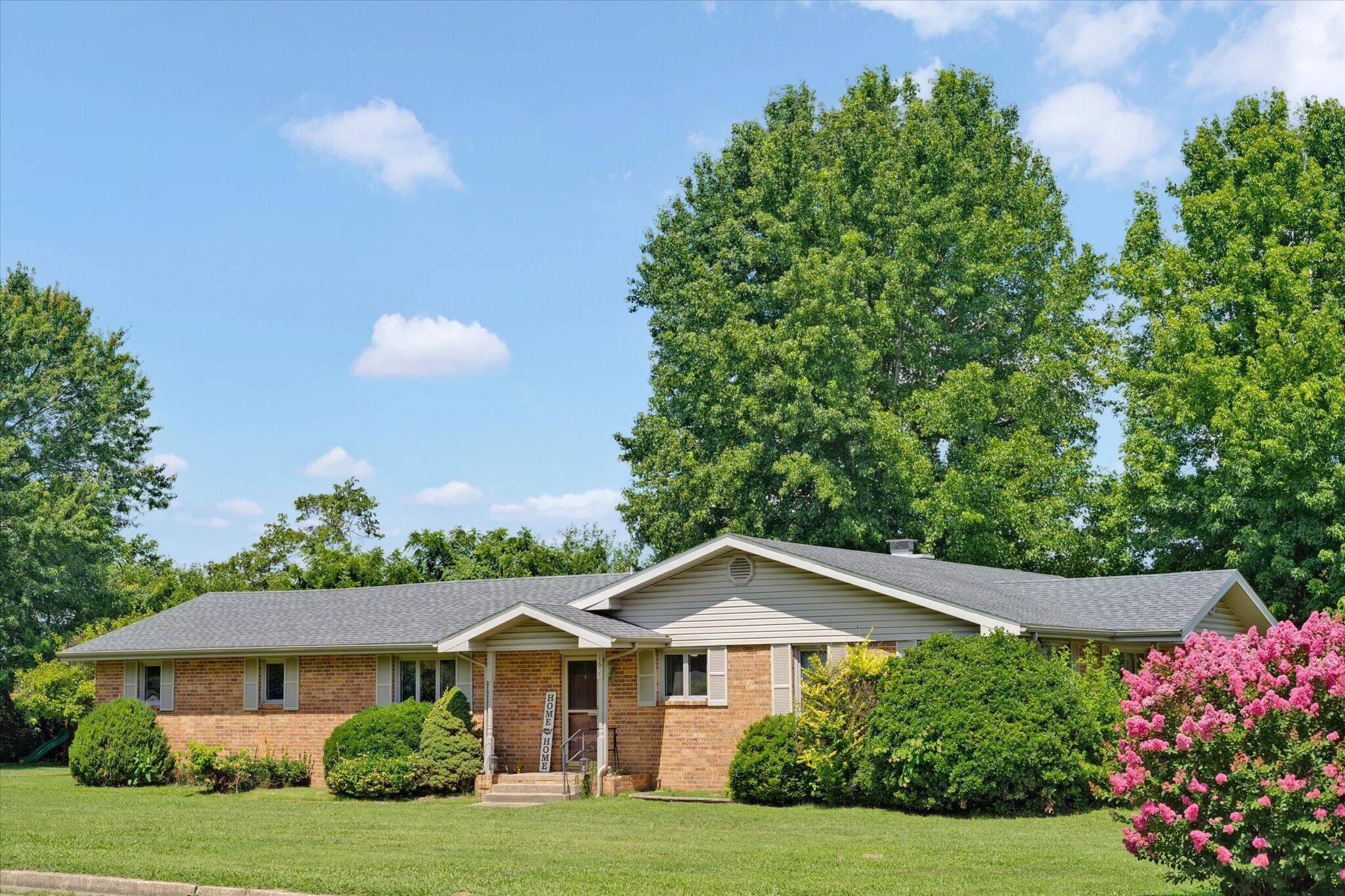 1635 Oak DR, Aurora, MO 65605