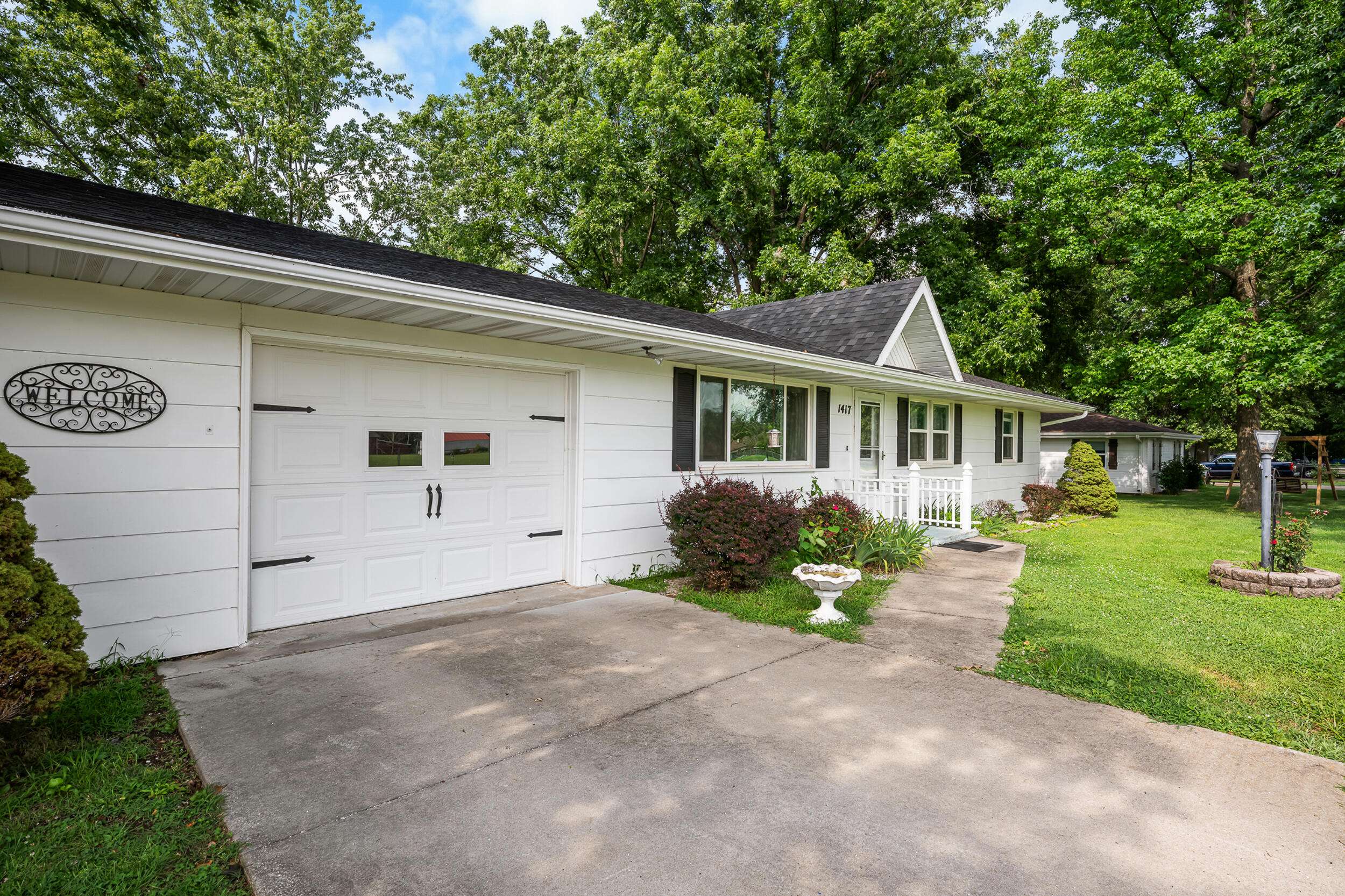 1417 W Locust ST, Bolivar, MO 65613