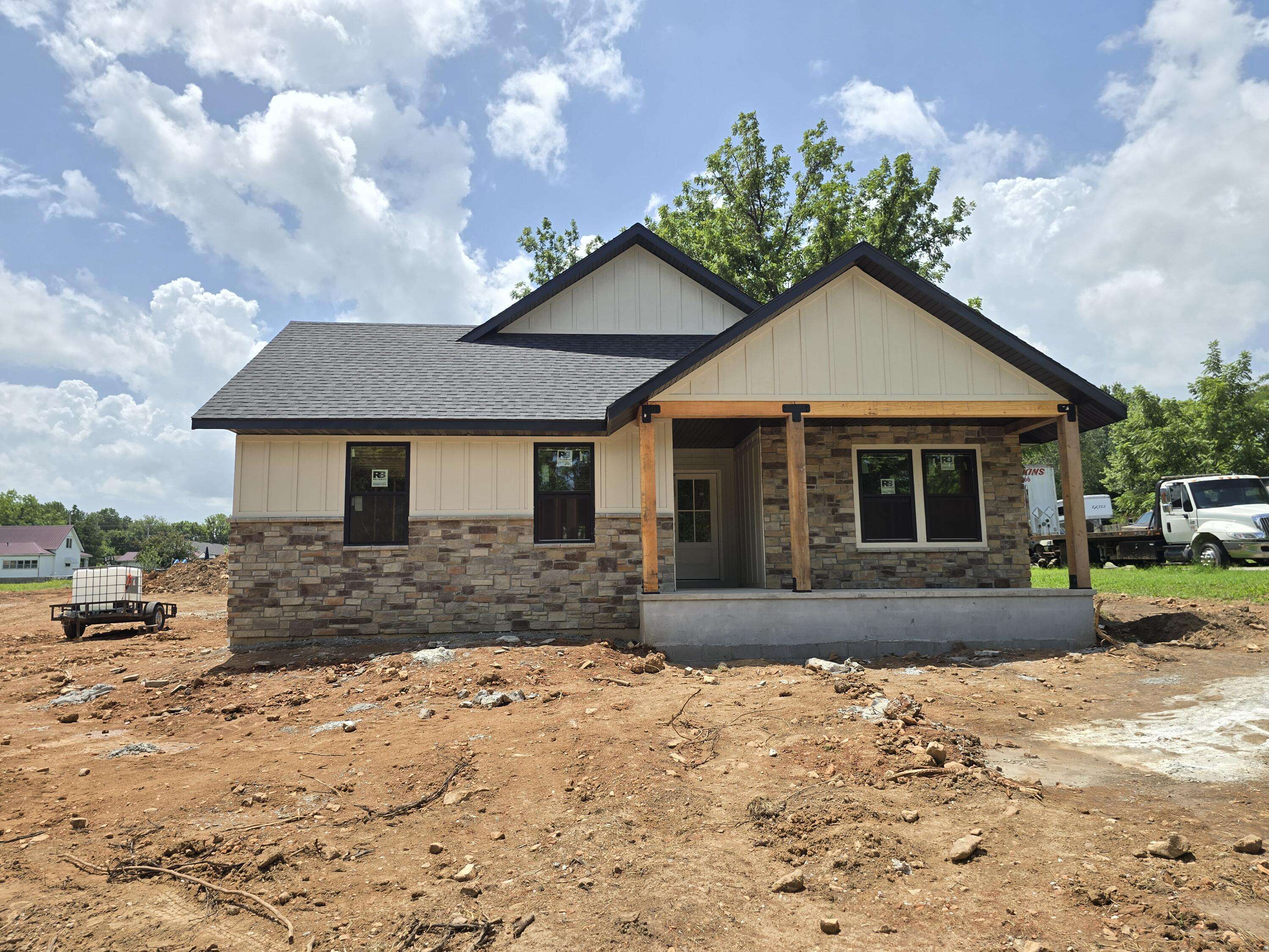 304 W Linn ST, Marionville, MO 65705