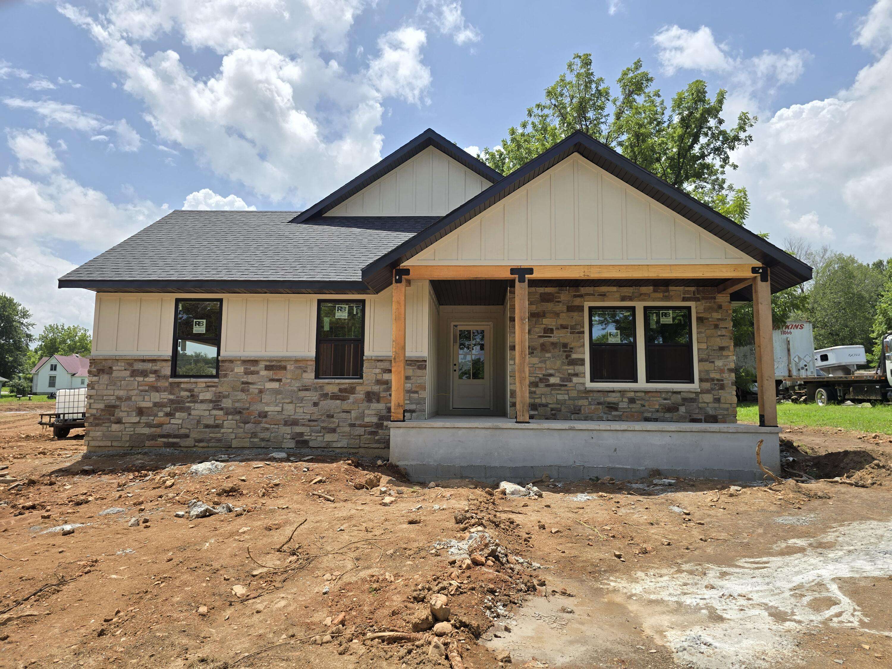 304 W Linn ST, Marionville, MO 65705