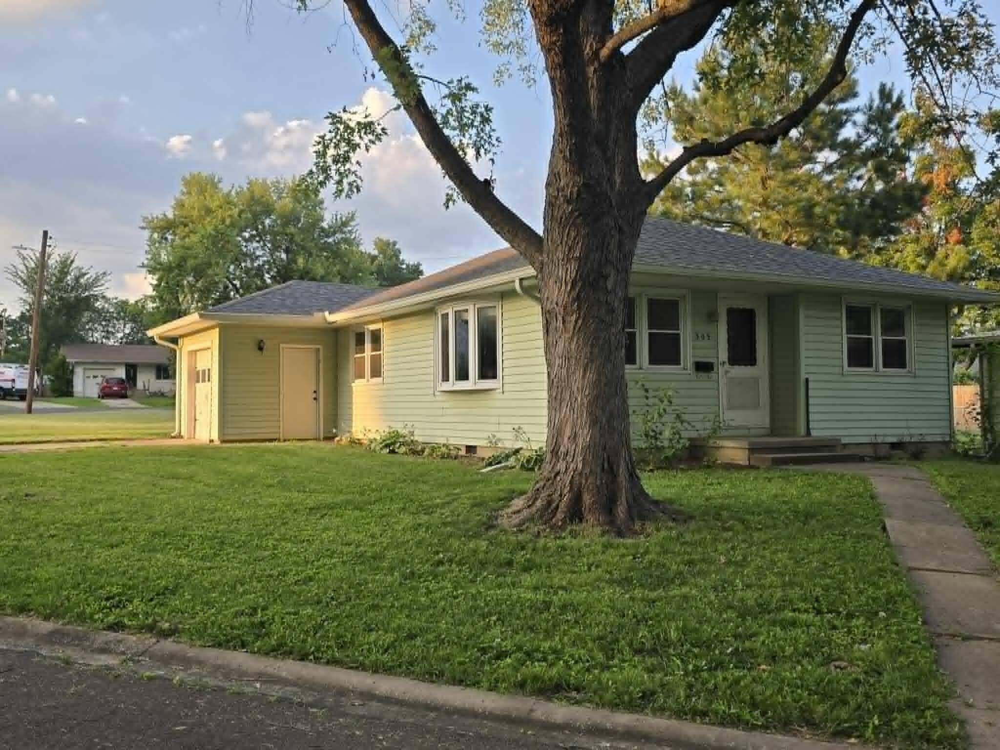 303 E Truman AVE, Clinton, MO 64735