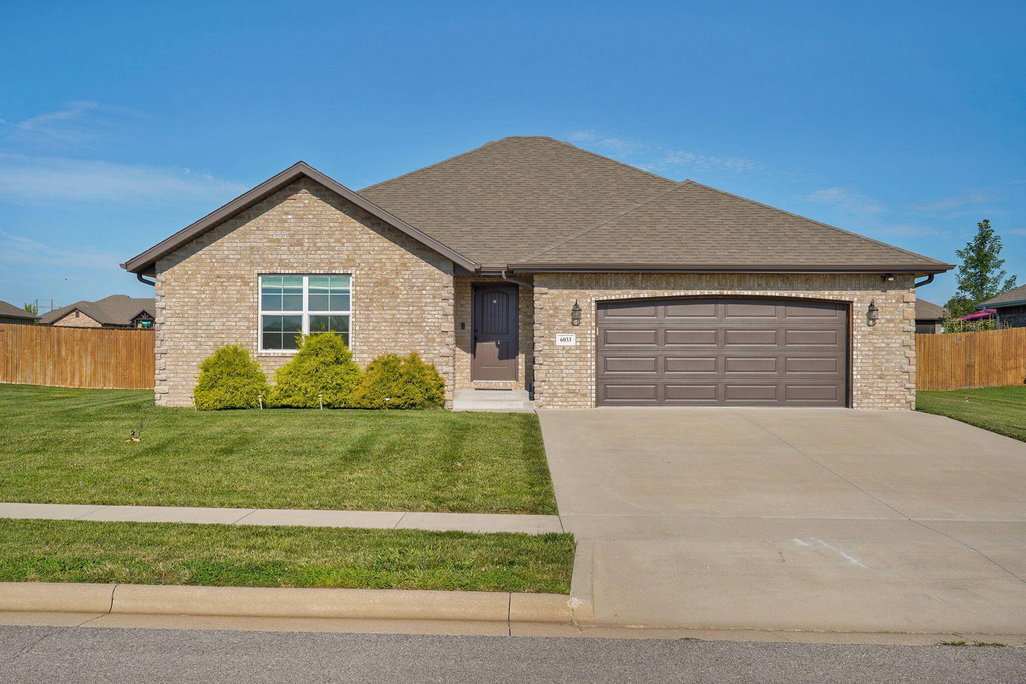 6033 S Iris LN, Battlefield, MO 65619