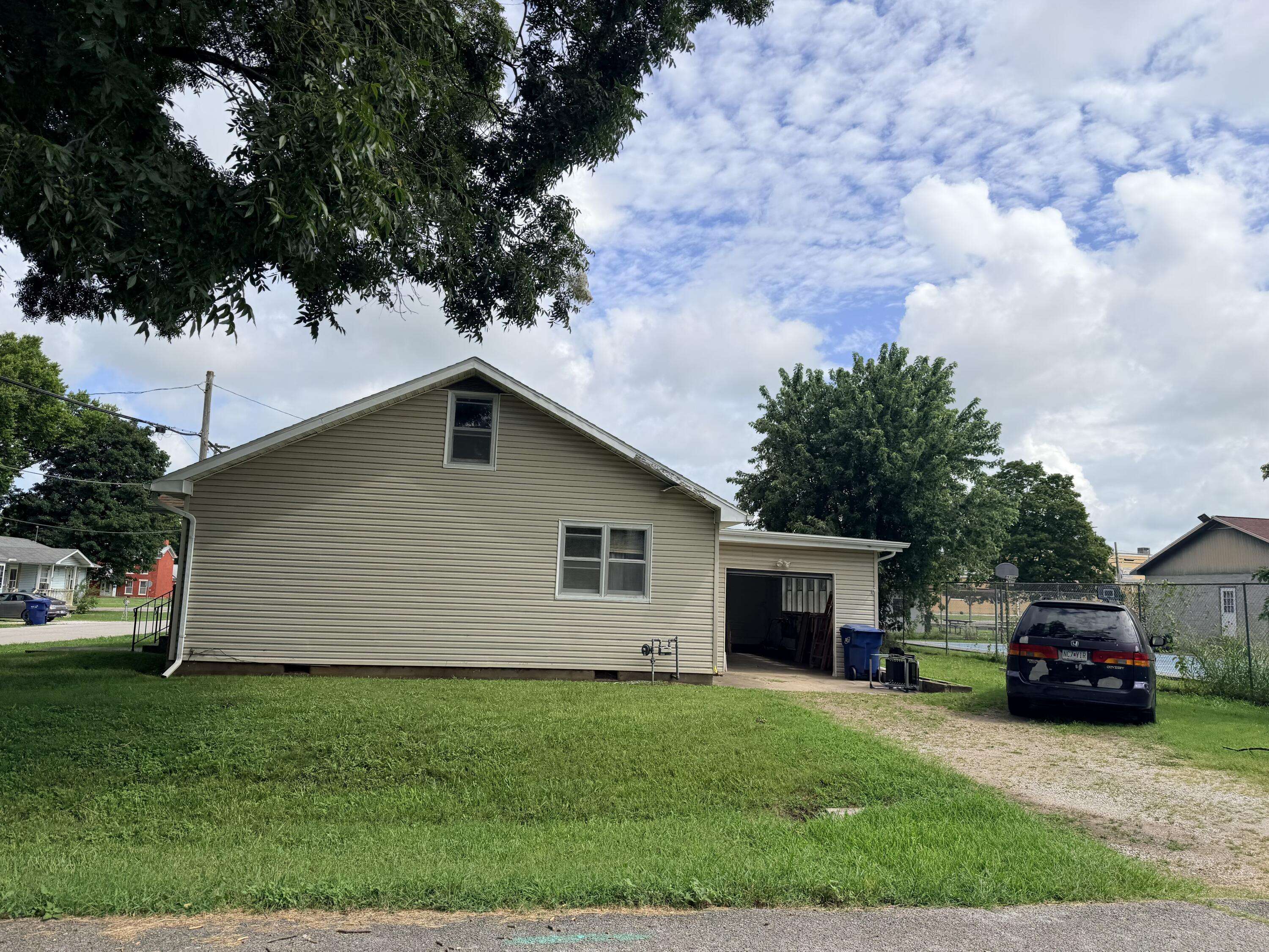 104 Mitchell ST, Greenfield, MO 65661