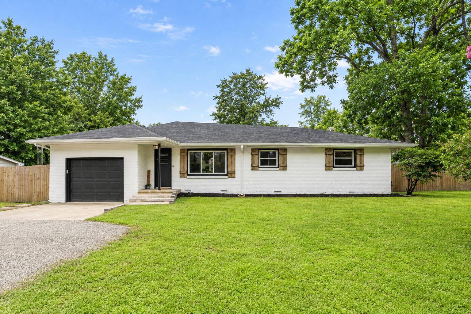 107 South ST, Rogersville, MO 65742