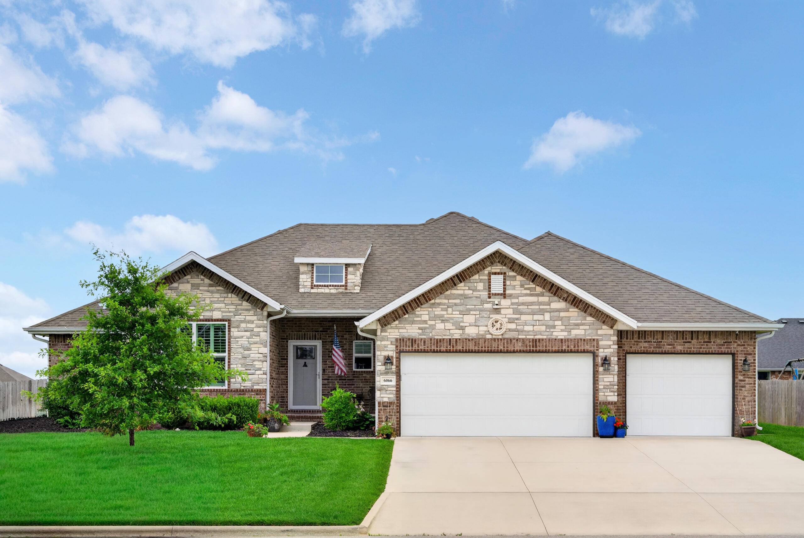 6066 S Crescent RD, Brookline, MO 65619