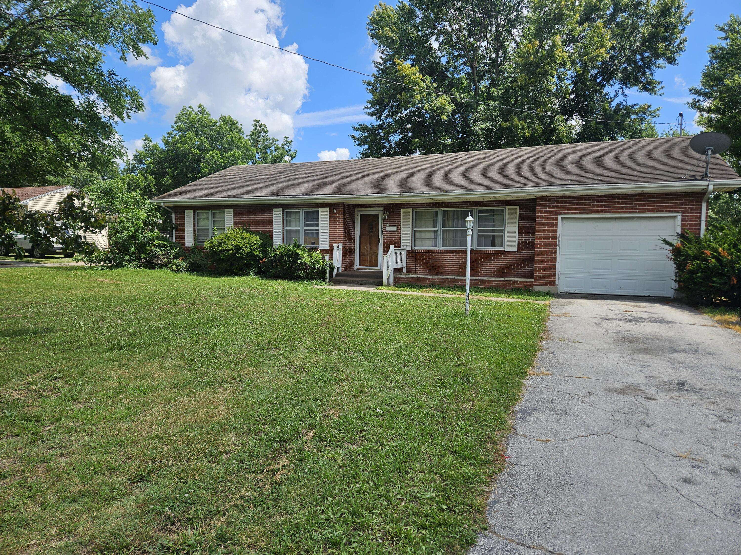 443 W County ST, Monett, MO 65708