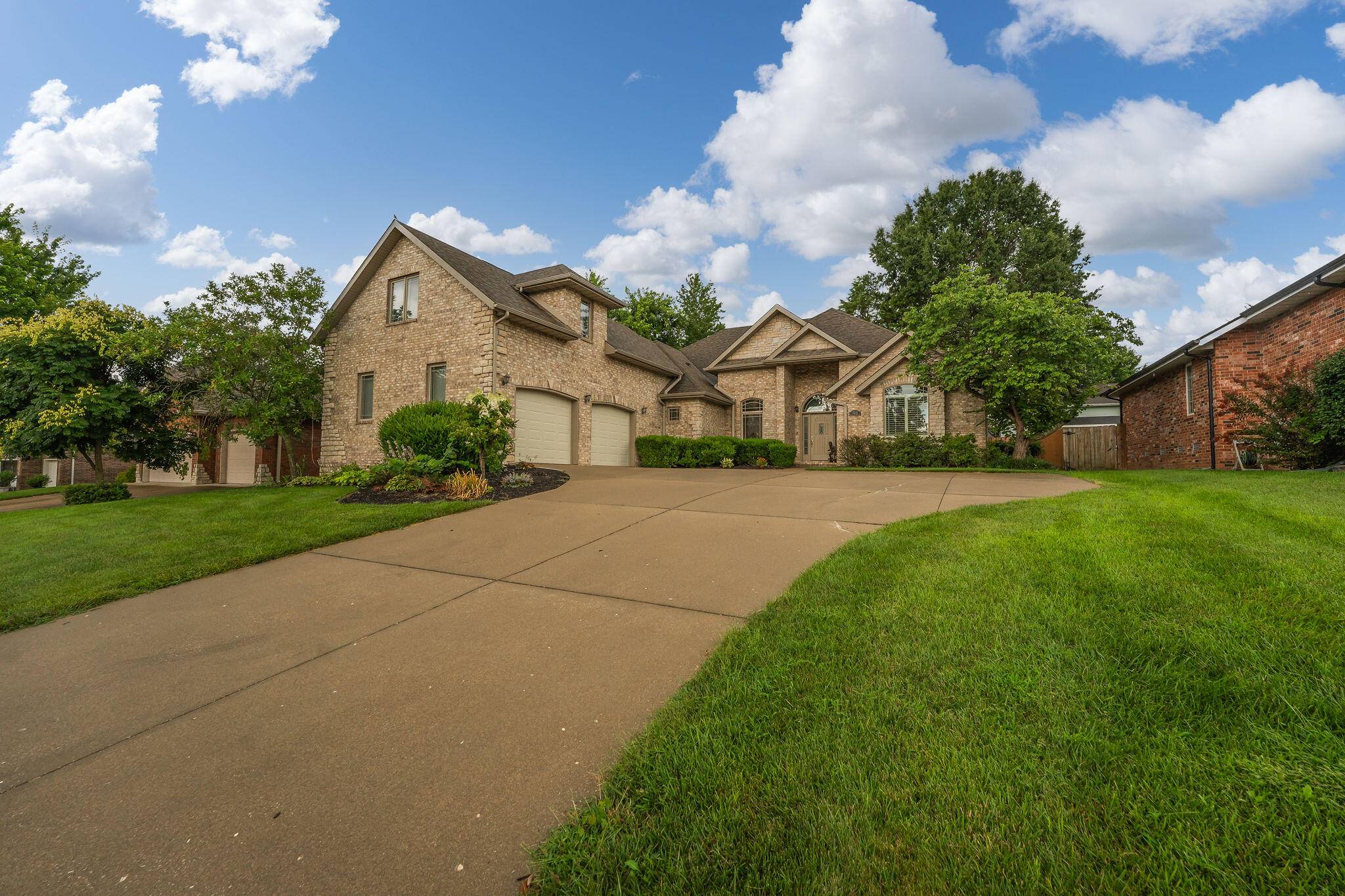 3002 W Cantebury ST, Springfield, MO 65810
