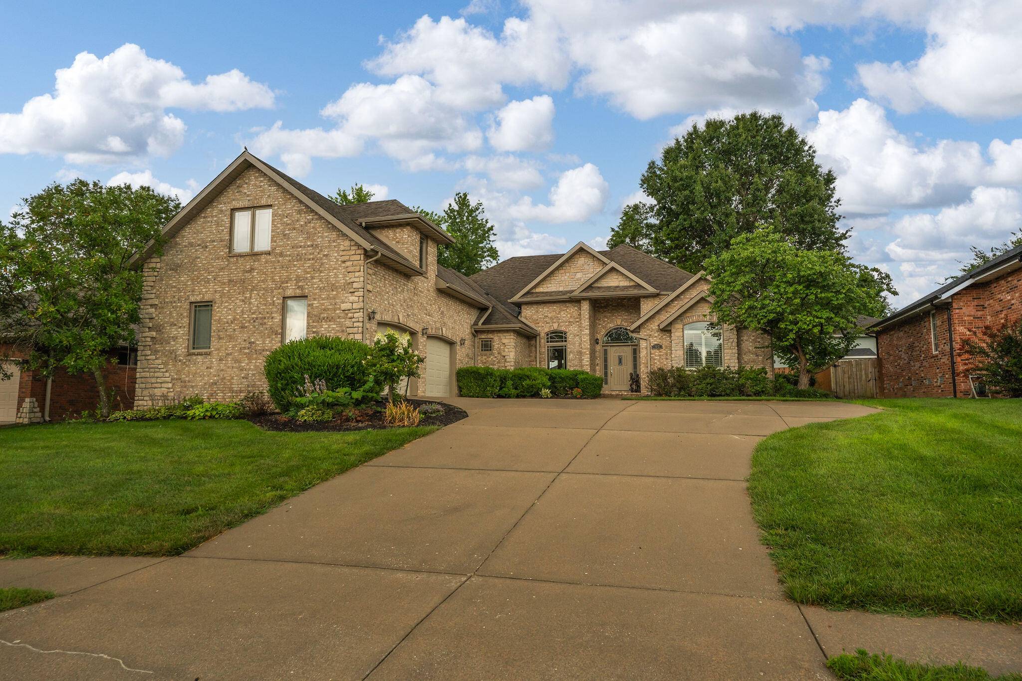 3002 W Cantebury ST, Springfield, MO 65810
