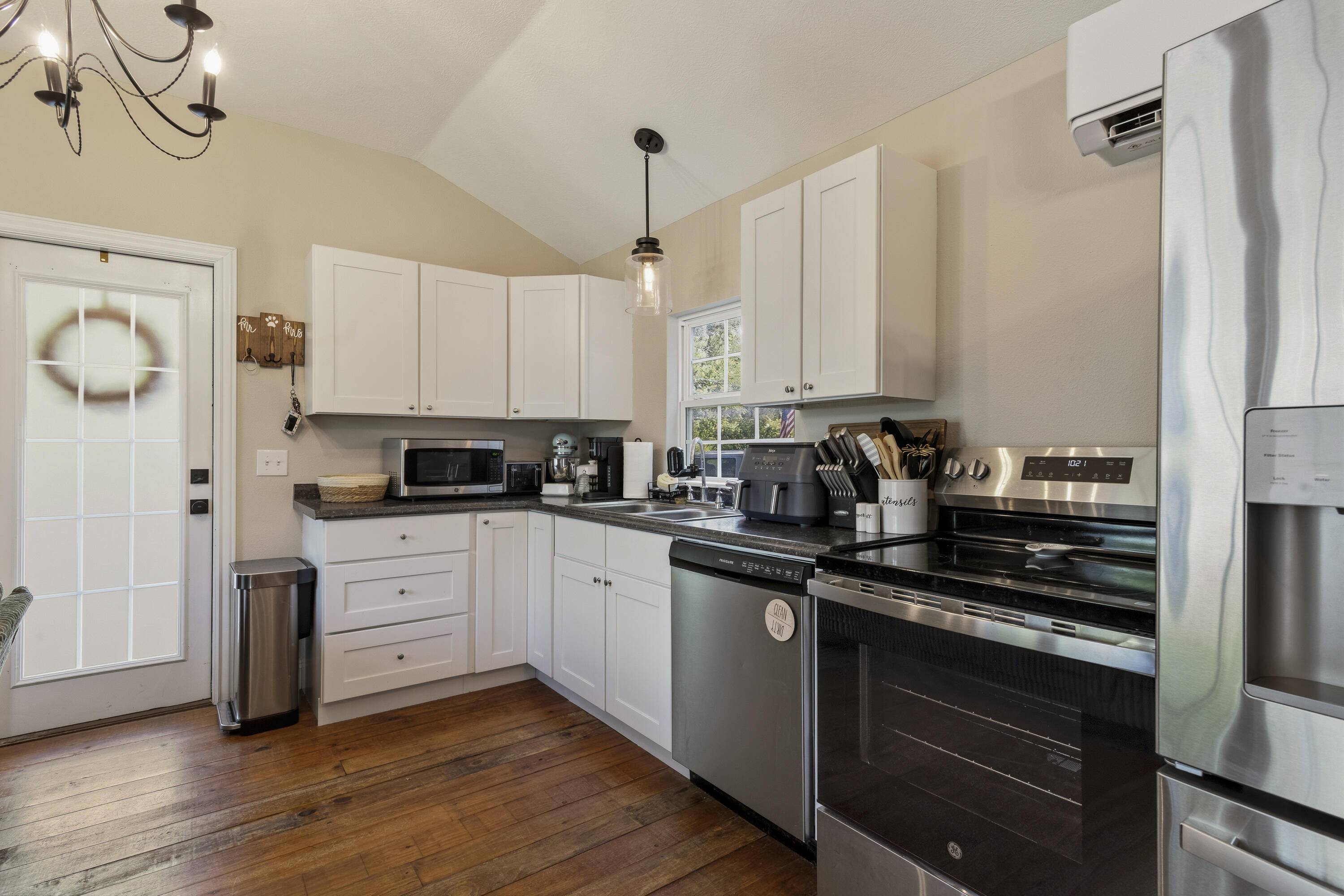 1234 Peace In Valley RD, Blue Eye, MO 65611