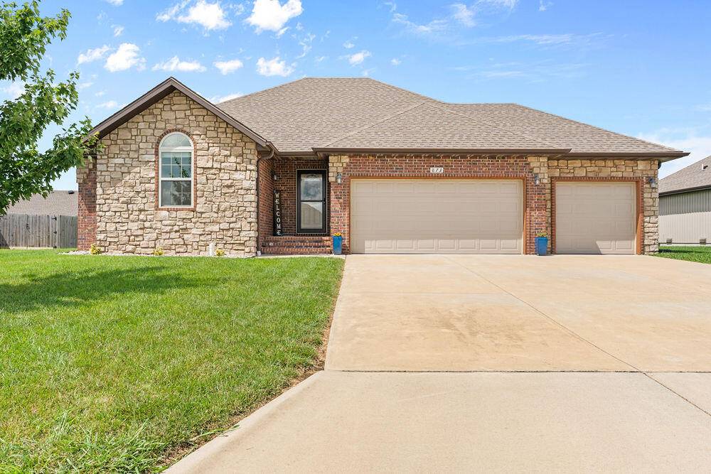 873 E Ozark Jubilee DR, Nixa, MO 65714