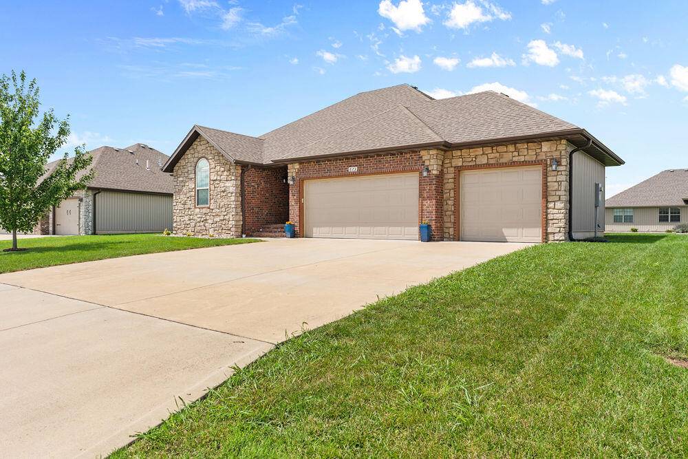873 E Ozark Jubilee DR, Nixa, MO 65714